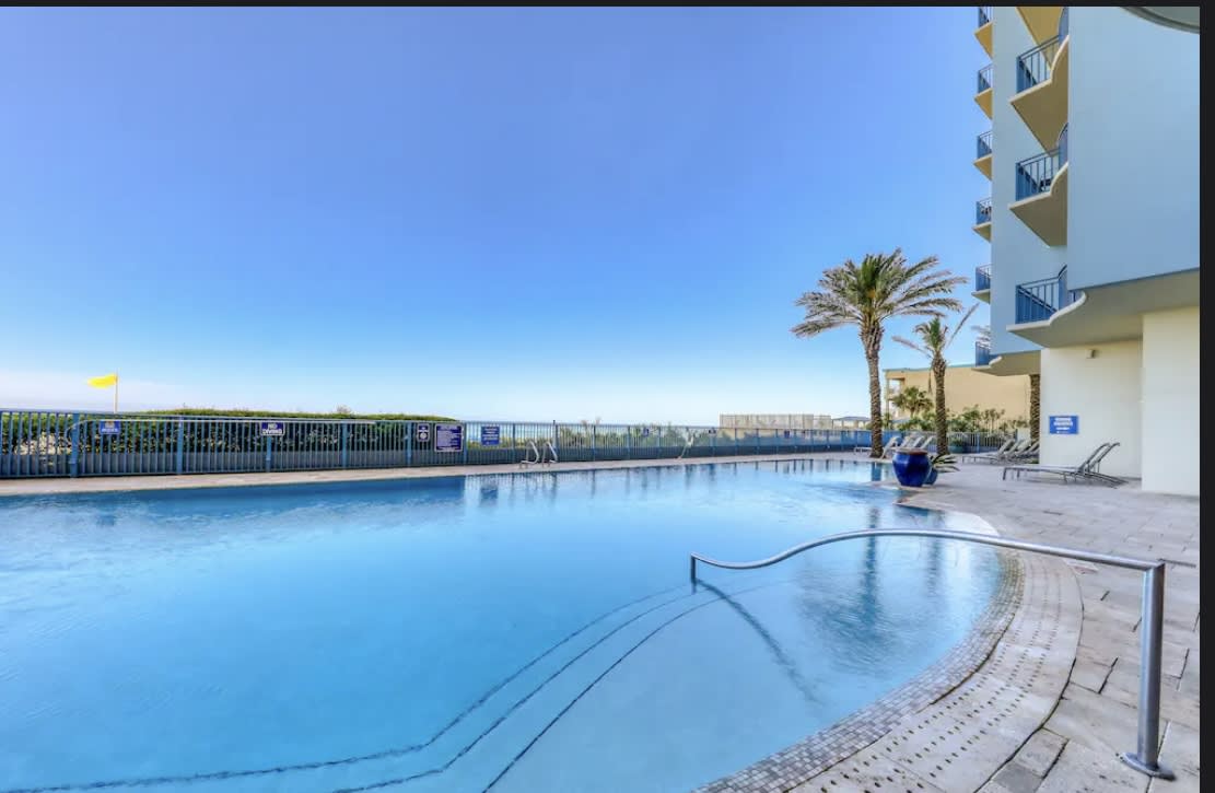 Heated Infinity Pool