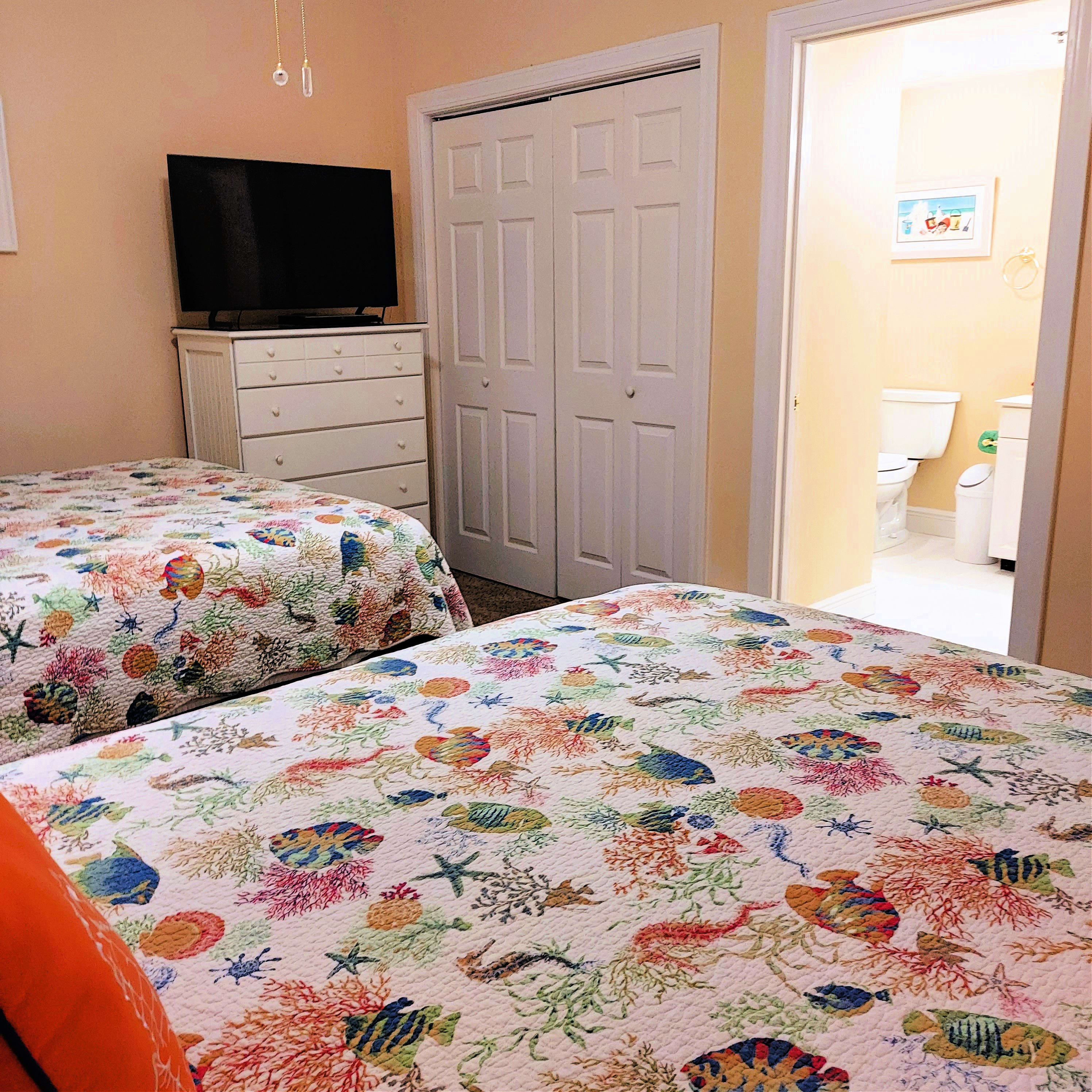 Double Queen Bedroom 43" TV with Blue Ray DVD Player