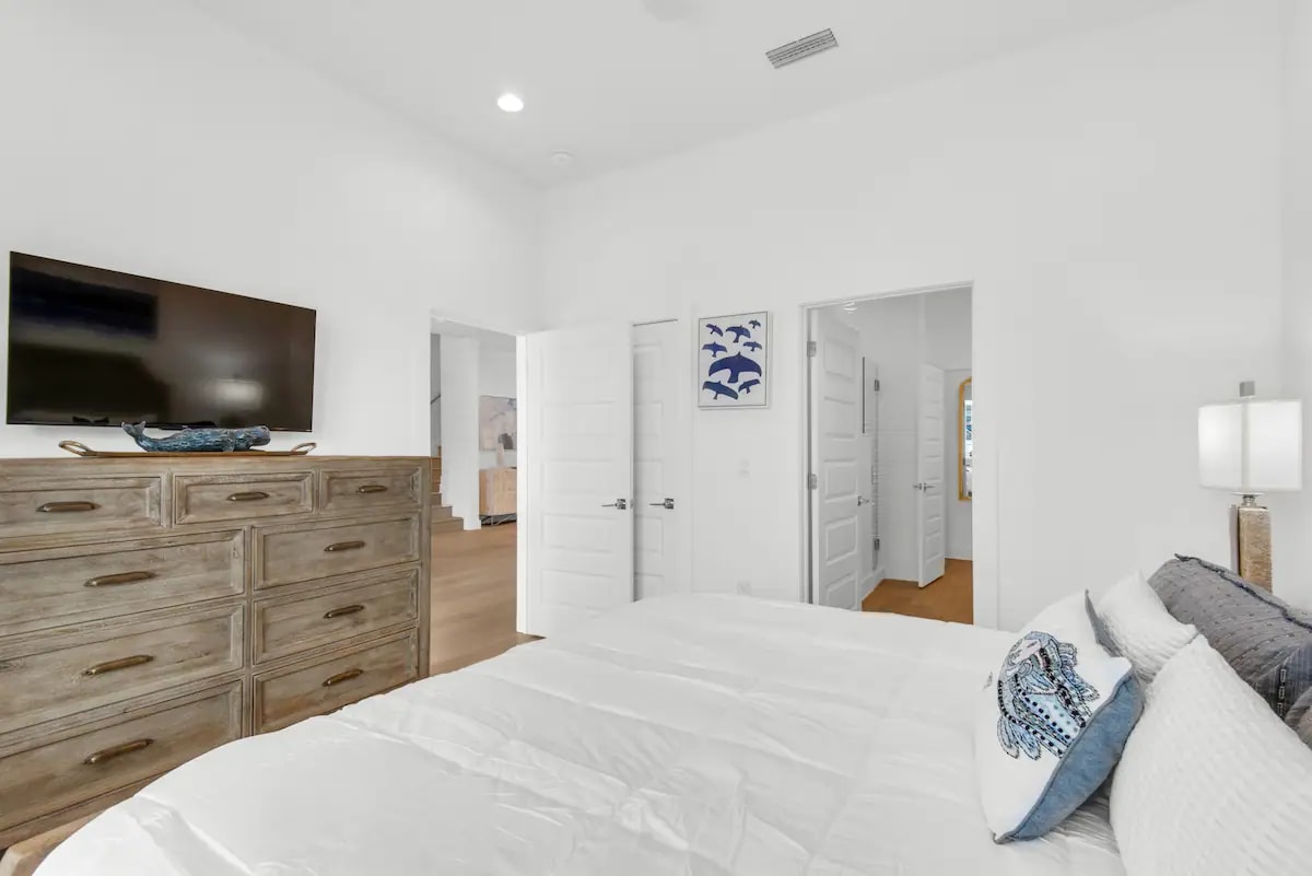 Nautilus-17 Bedroom 1, pic 2. 1st floor. King with private bath.