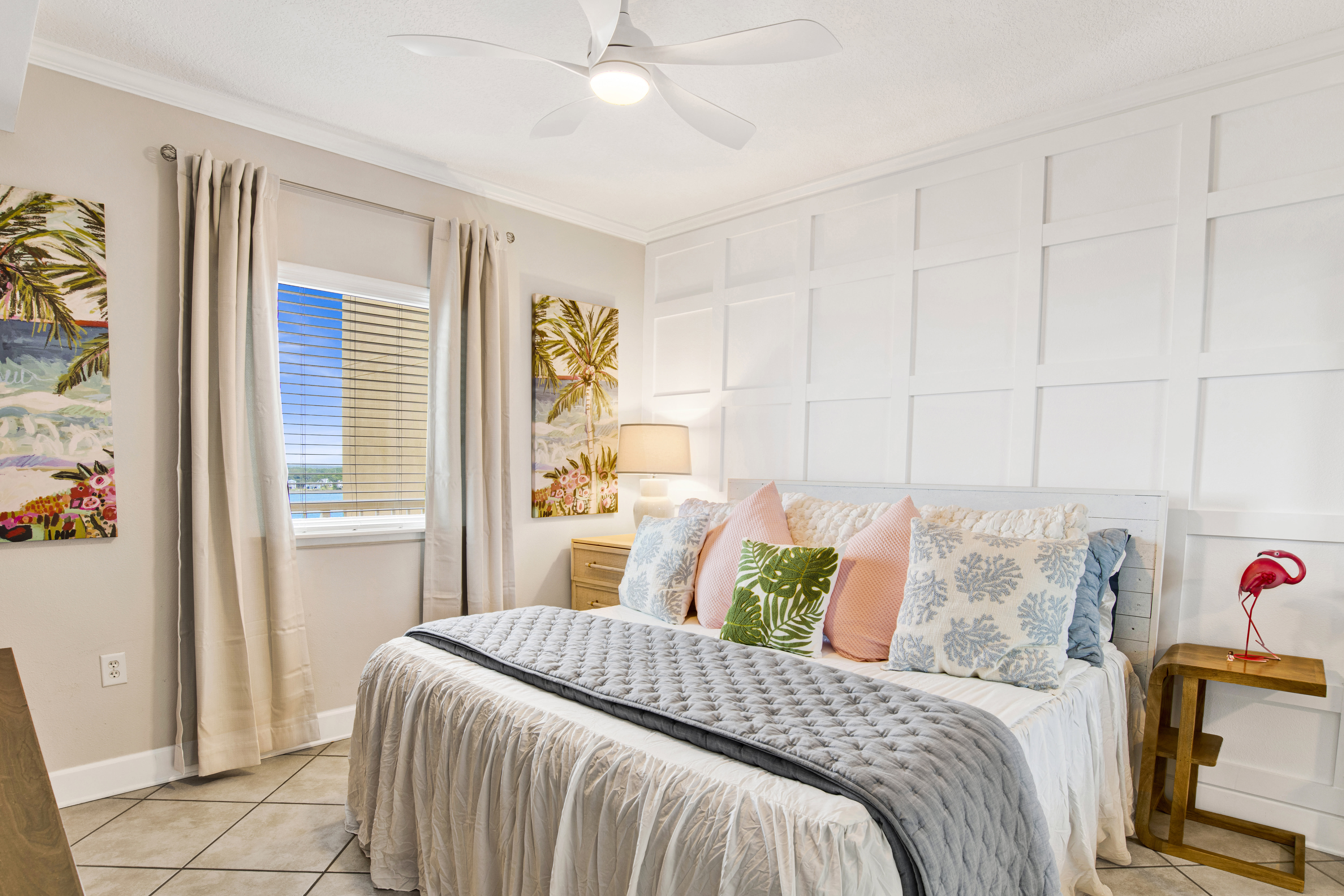 King Bedroom with private bath. Luxury bedding 