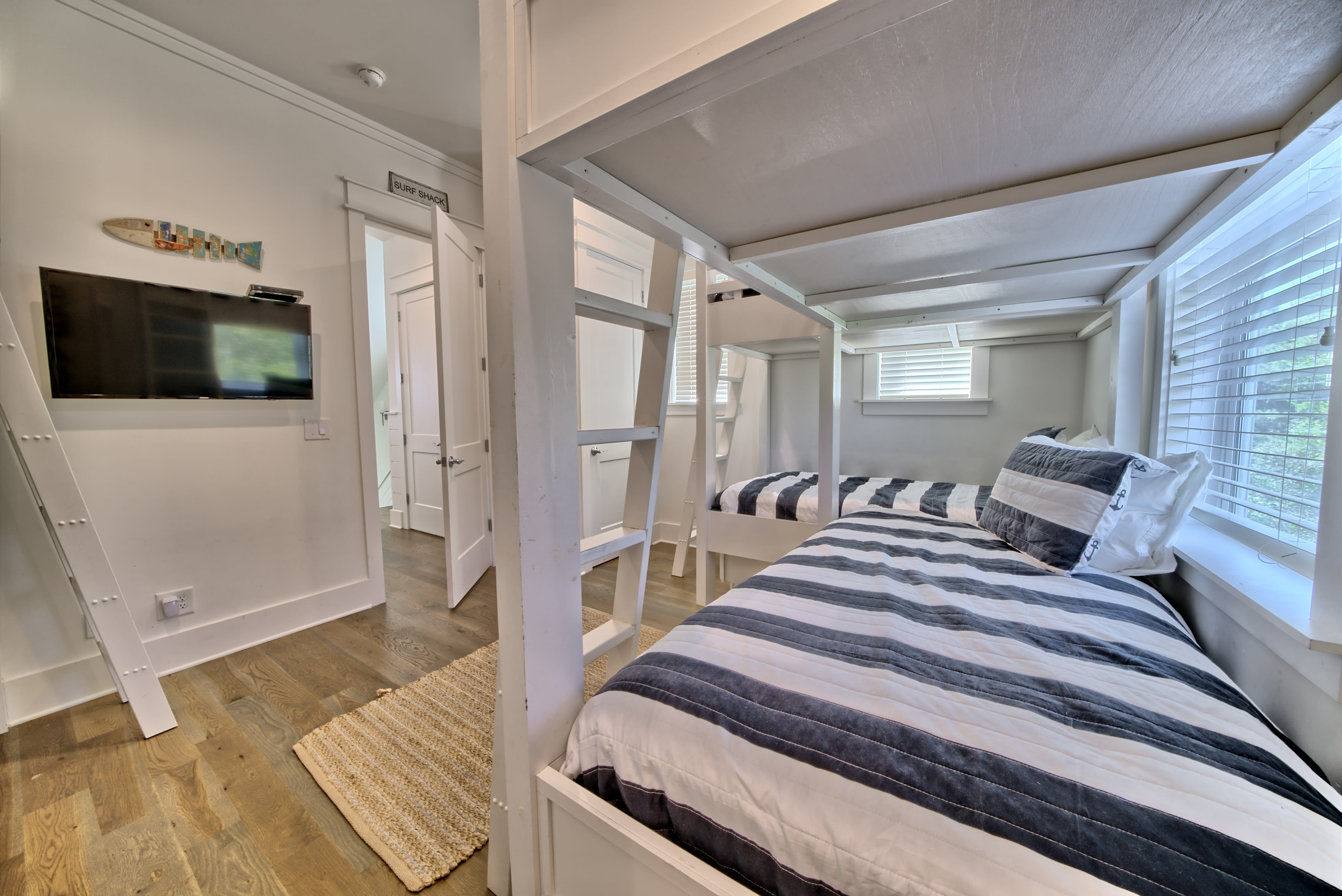 SECOND FLOOR BUNK ROOM-SLEEPS 6