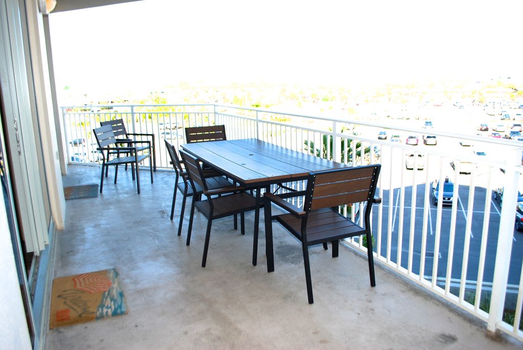 lots of seating on the balcony.