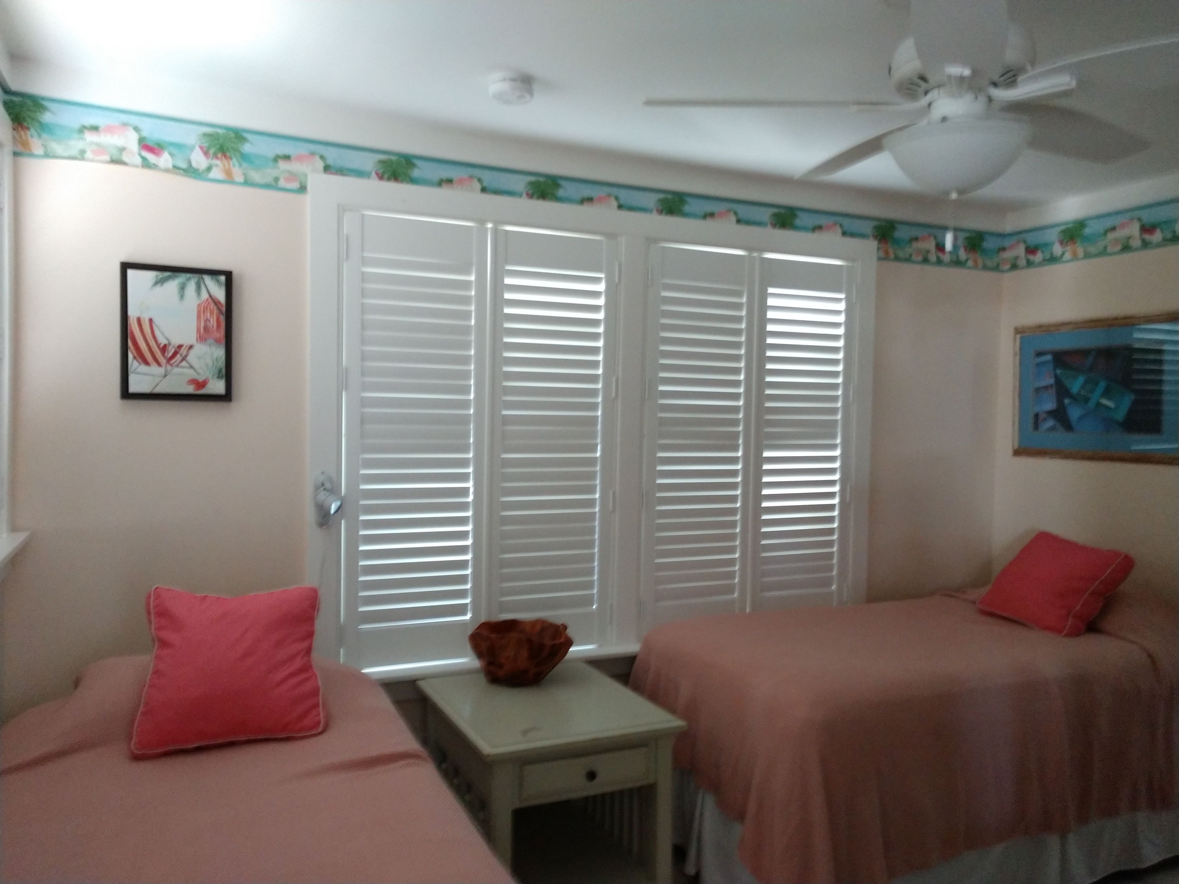 Twin Bedroom Beachside with Bath/Shower