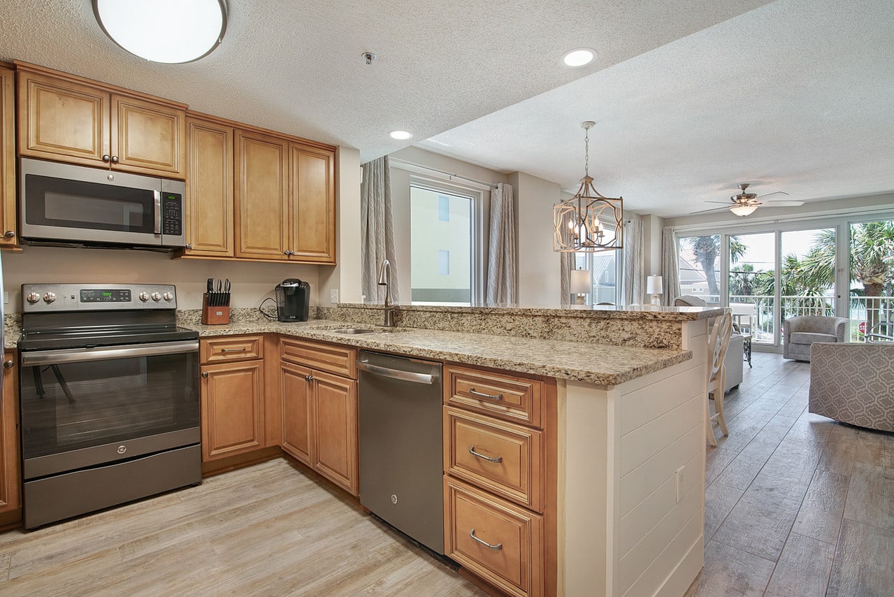 Gourmet eat-in kitchen with breakfast bar