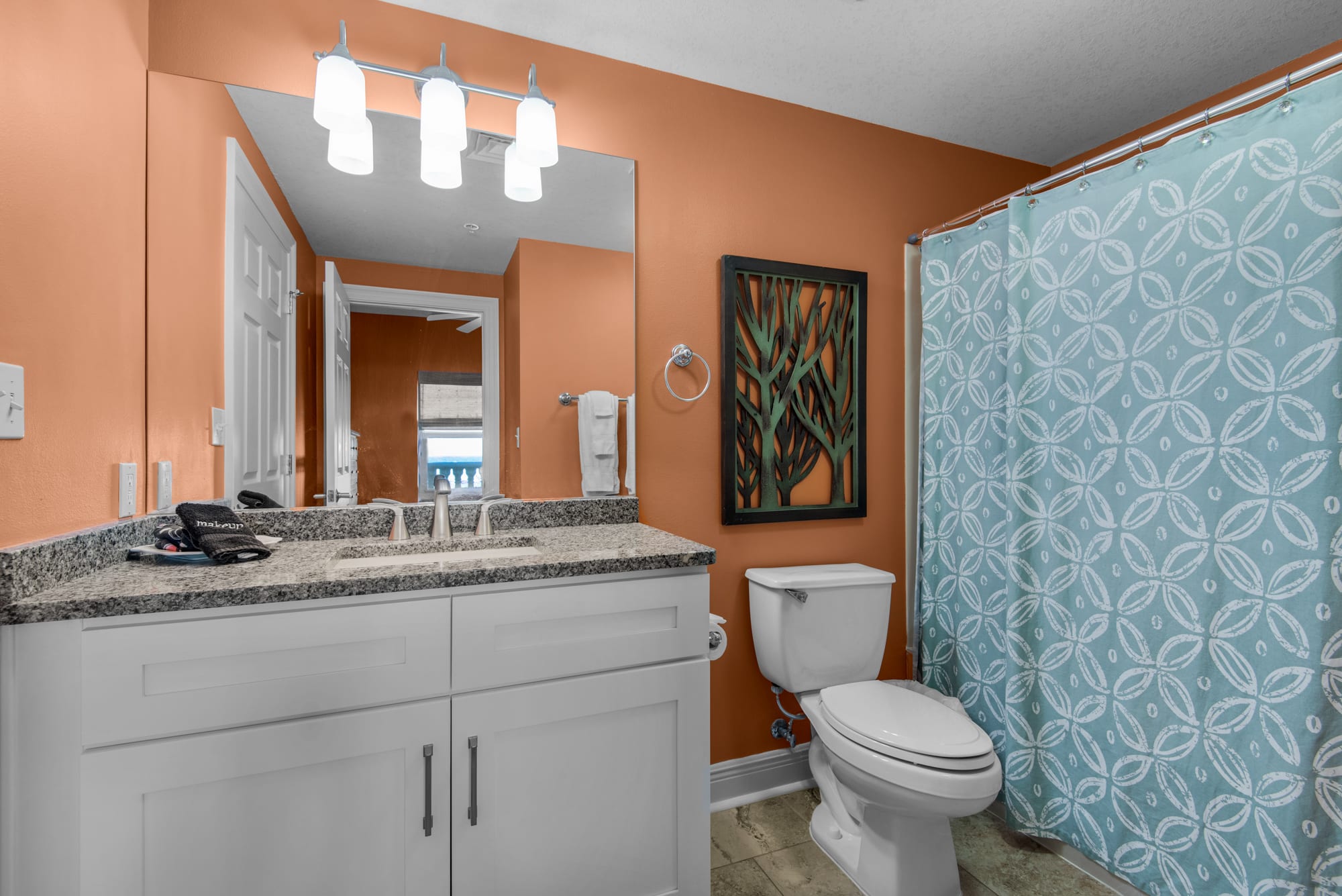 King Bedroom Suite 3's bathroon