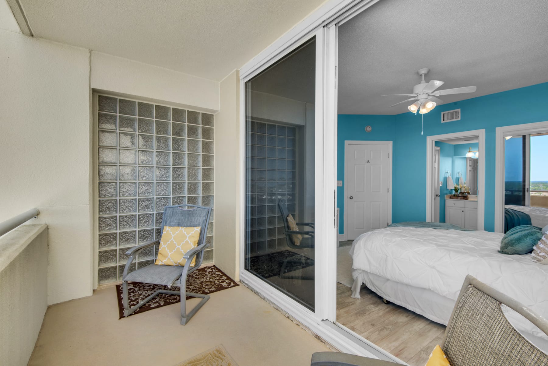 Front deck off of the queen room