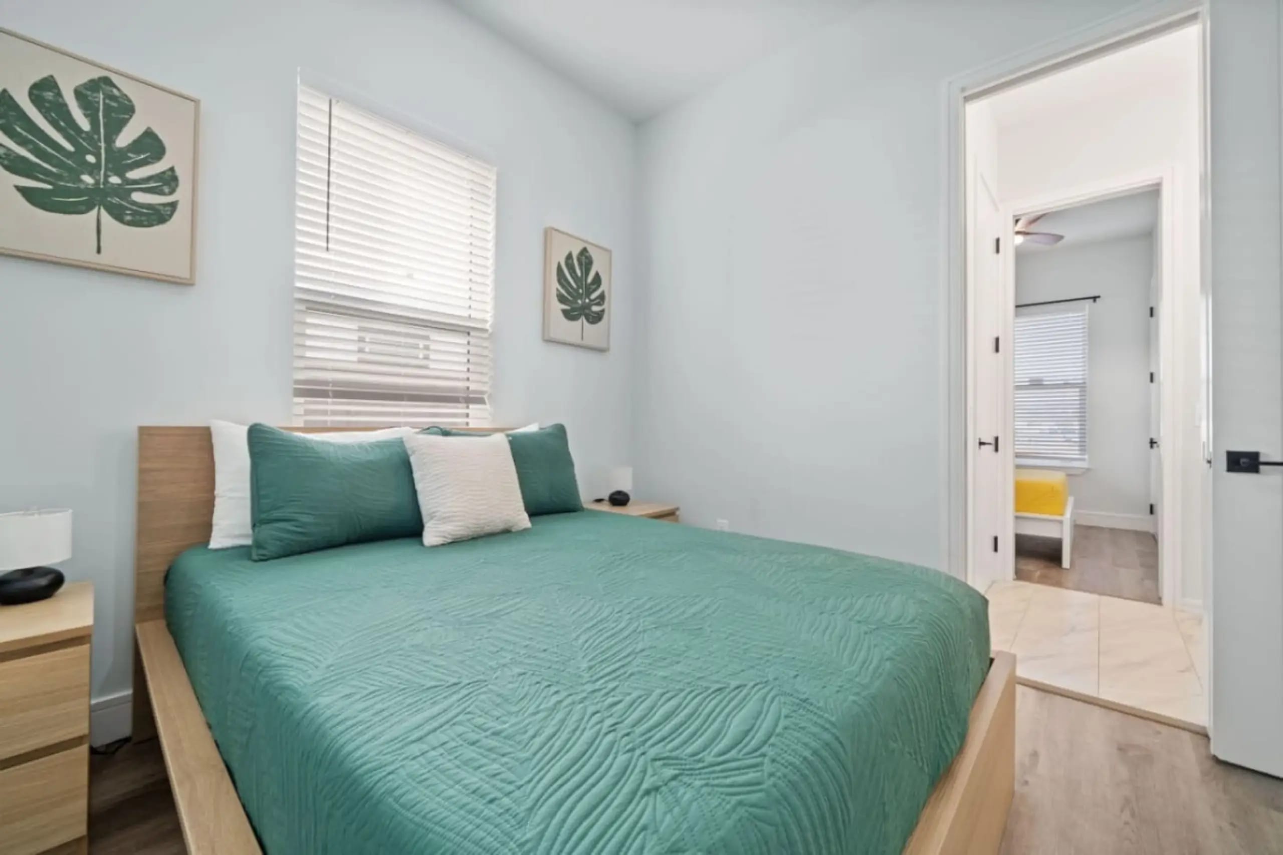 Queen bedroom with a jack and jill bathroom