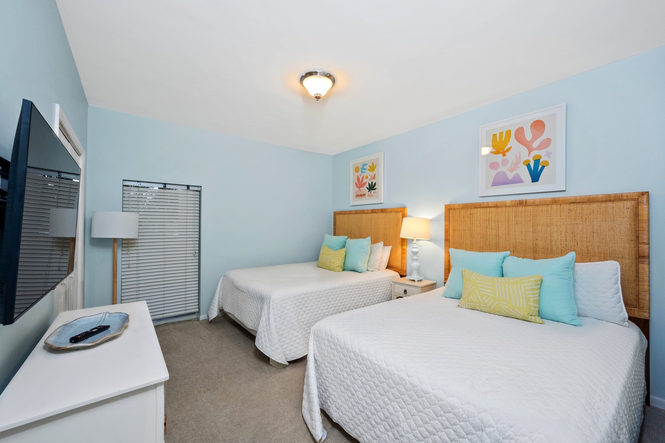 2nd bedroom has two queen size beds.