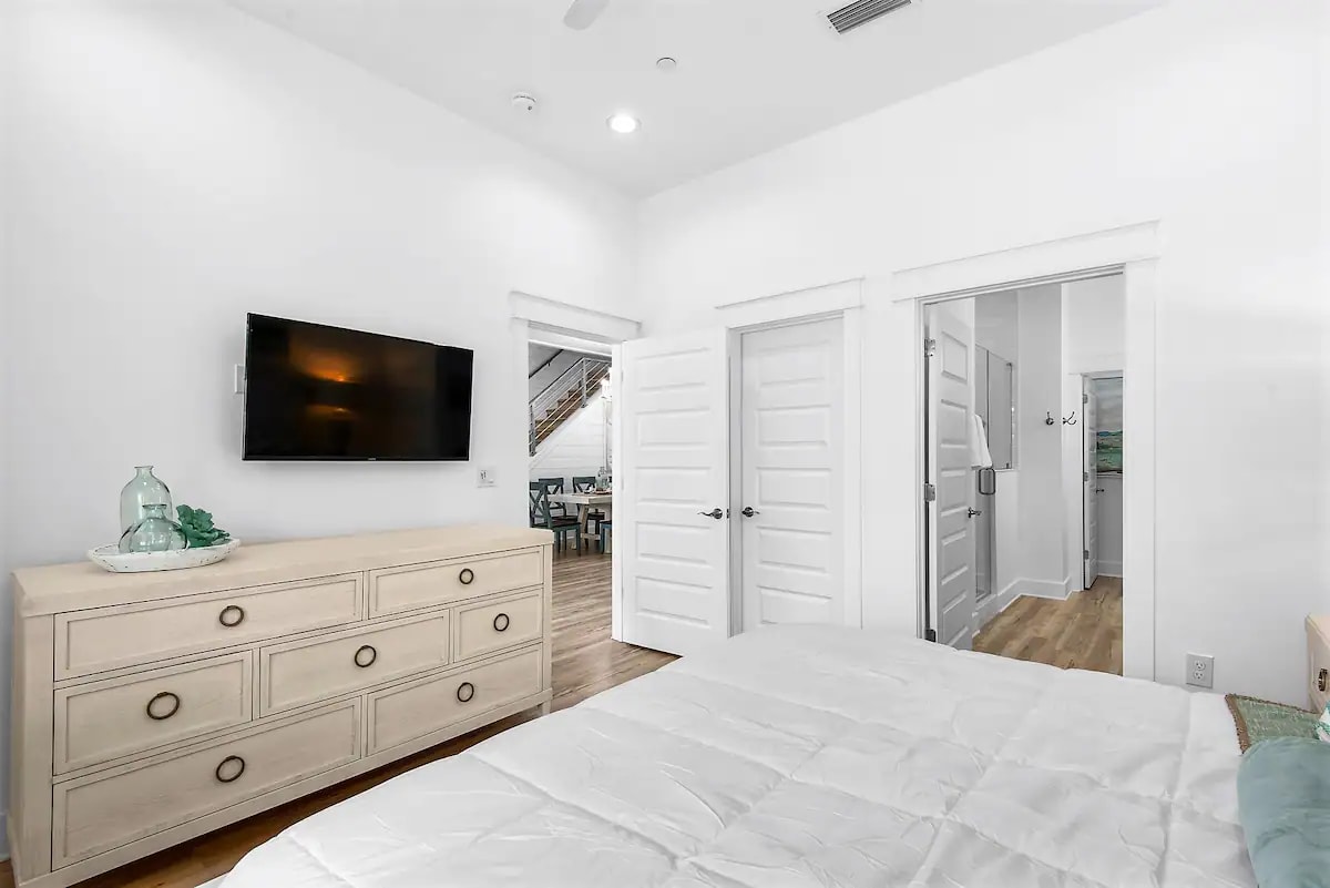 Windsong-19 Bedroom 1, pic 2. 1st floor. King with private bath.