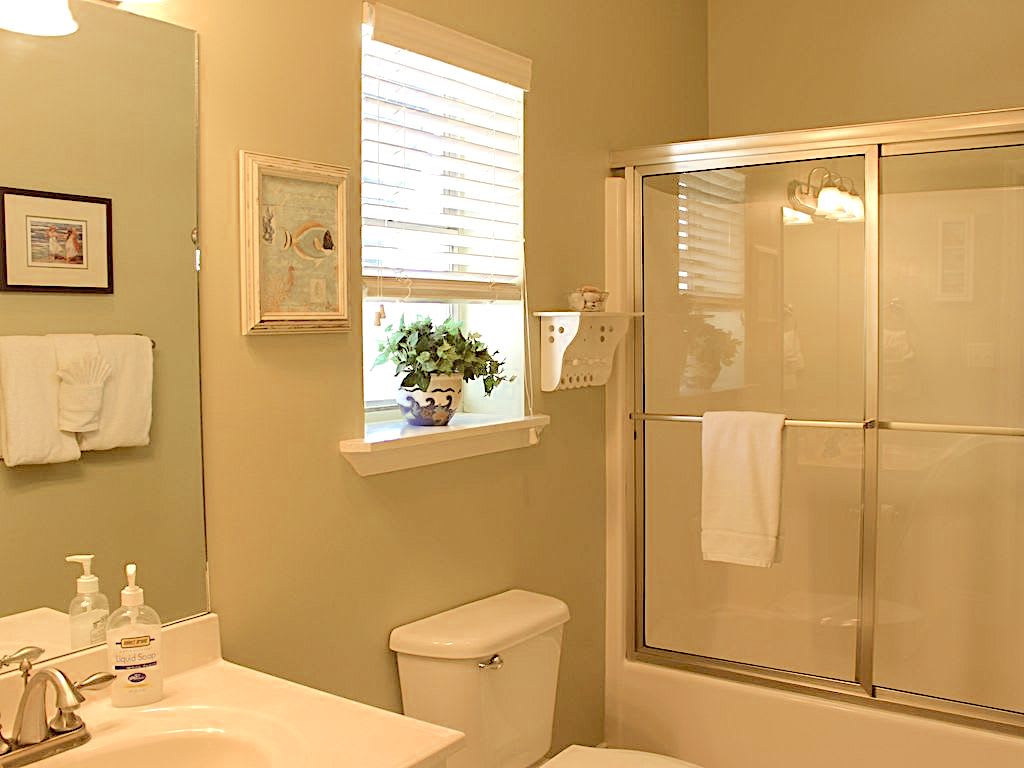 Large Full Bath on Main Floor Next to the Kids Room