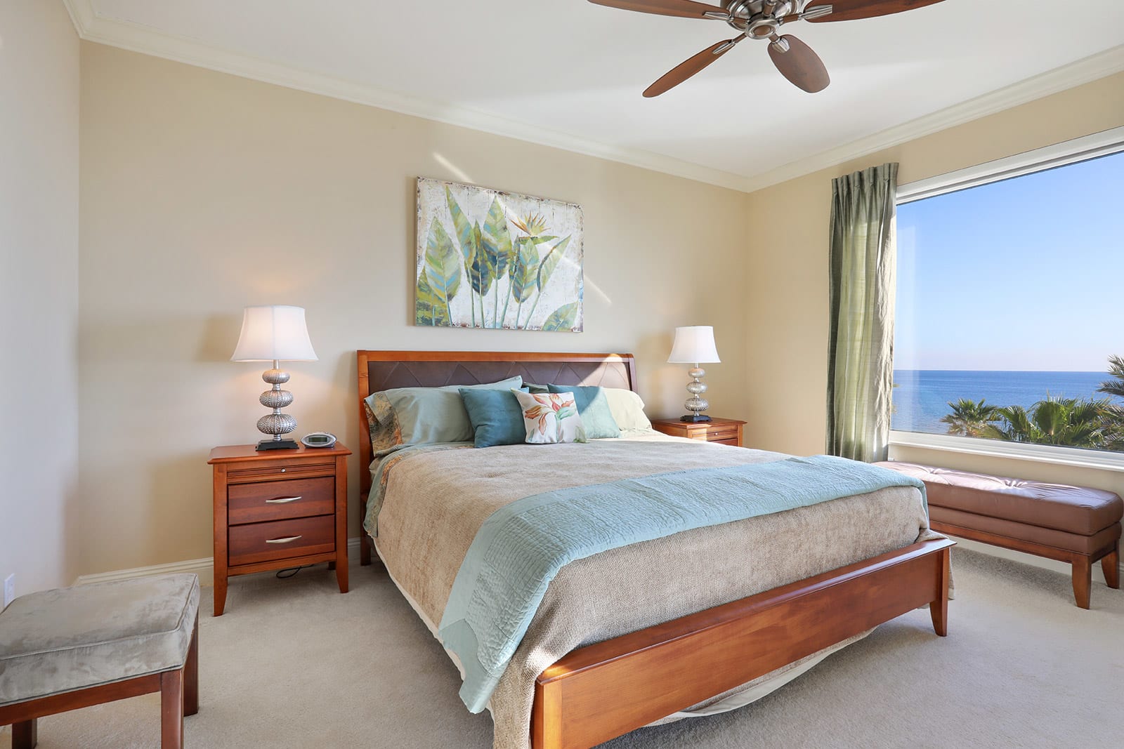 Master Bedroom with King-sized bed and slding door to the balcony