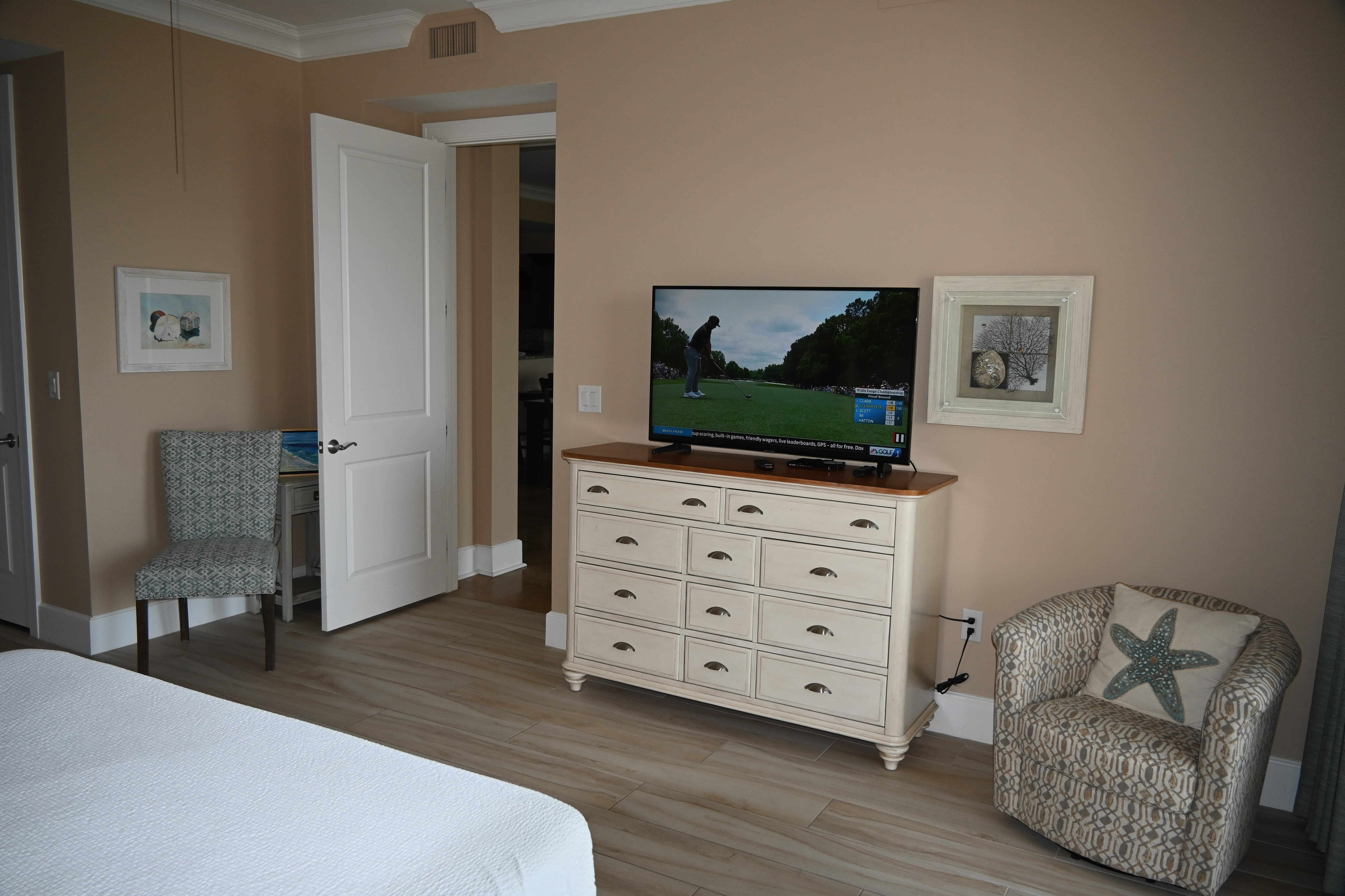 Master Has Large TV With Dish Network &amp; DVR, Lots Of Storage &amp; Walk-In Closet.