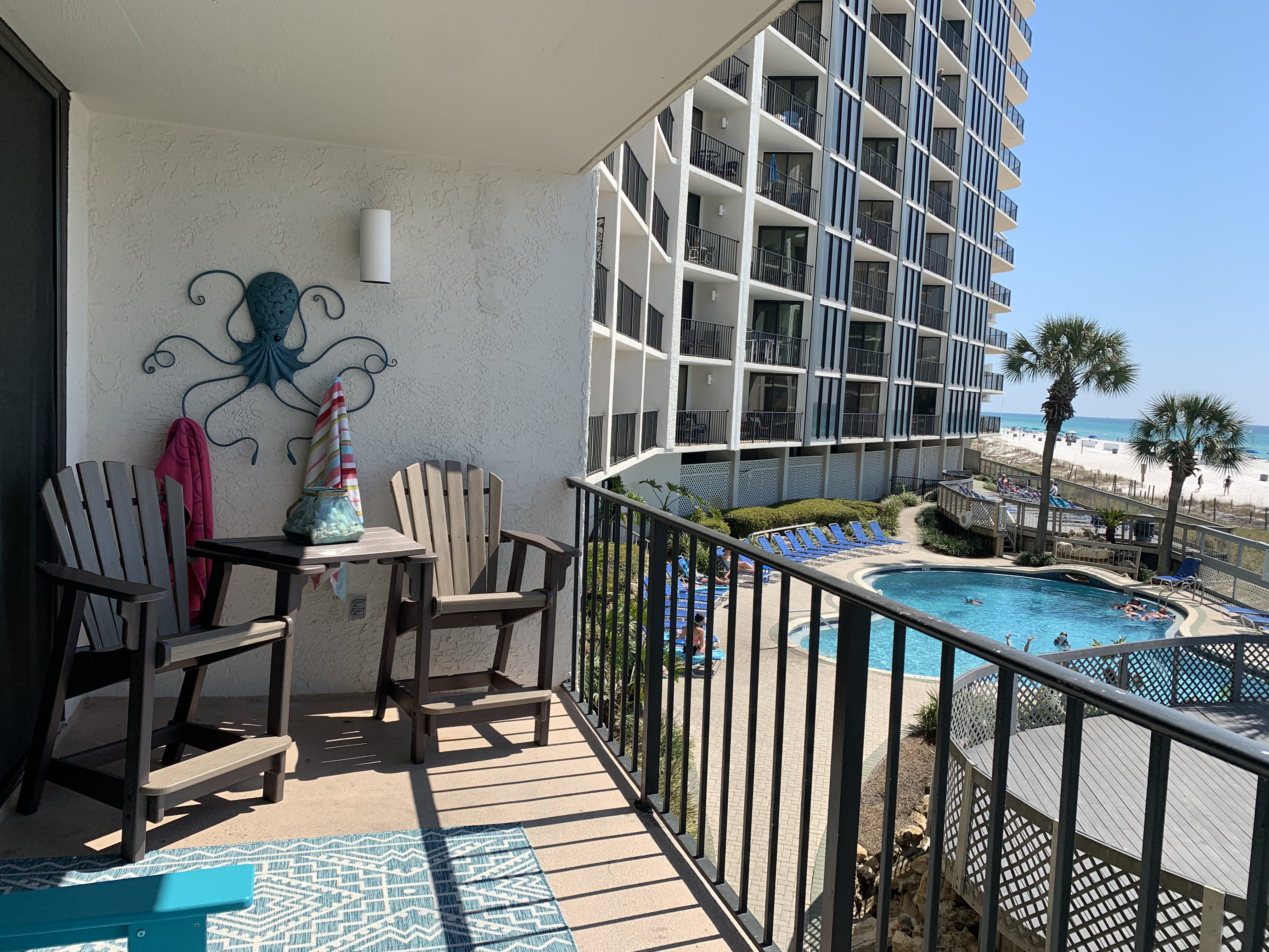 Enjoy the sun on the balcony.