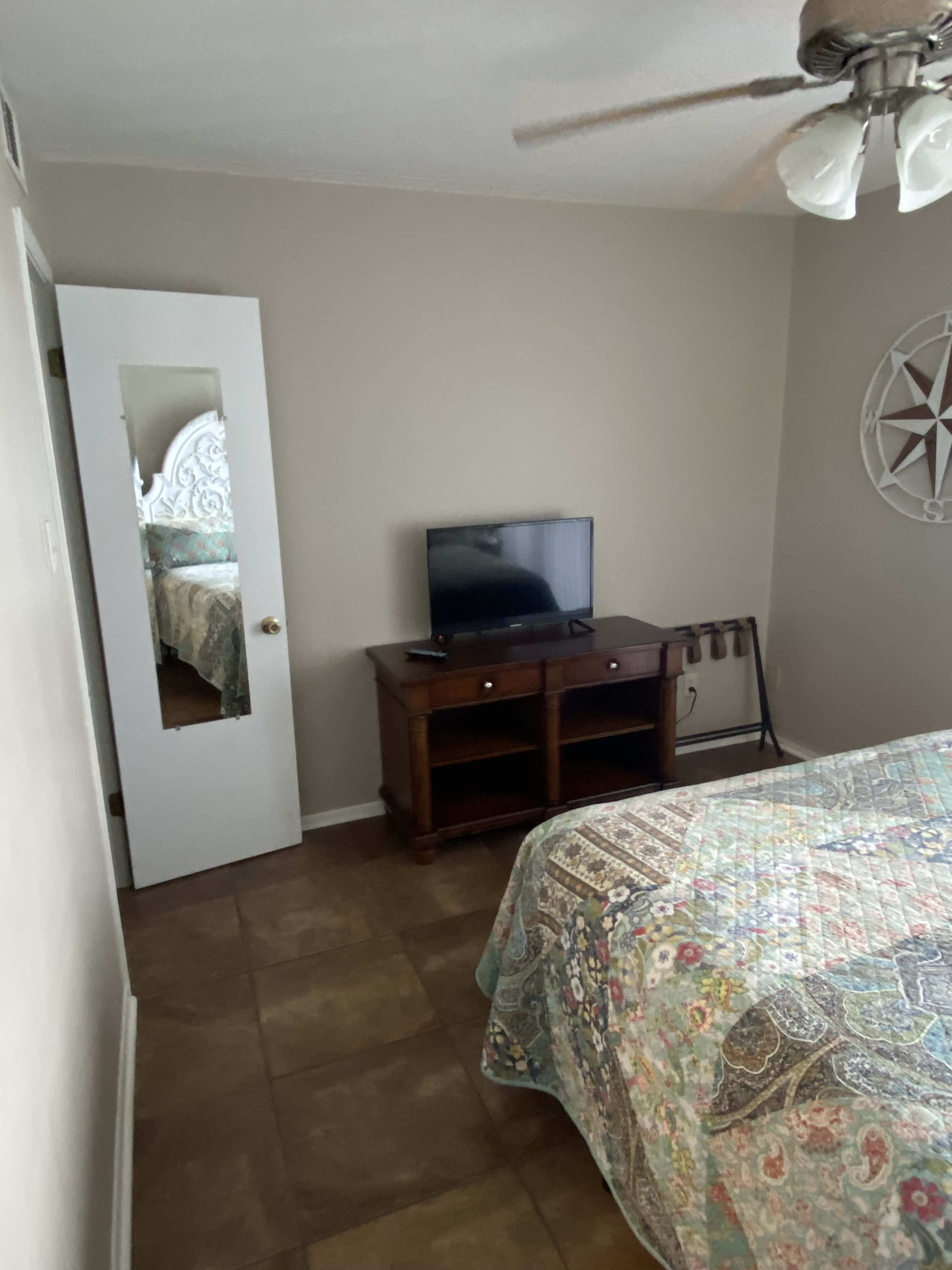 Queen Bedroom downstairs