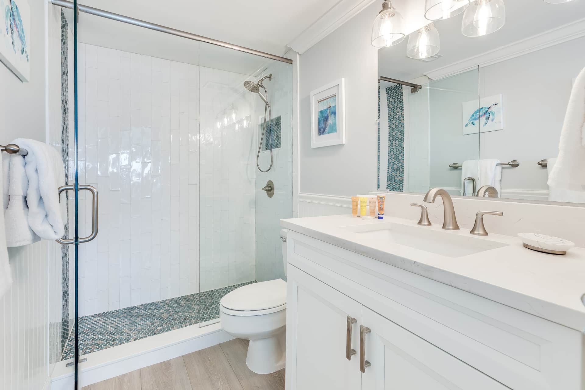 Upscale Master bath with walk-in shower!