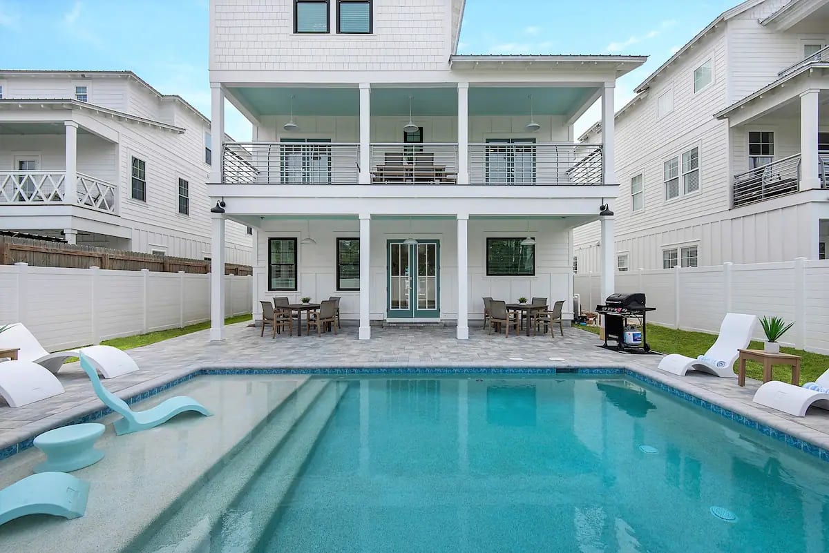 Windsong-23 Private pool with splash deck (seasonally heated between October and April). Multiple seating options for relaxing, dining and sunbathing around the pool.