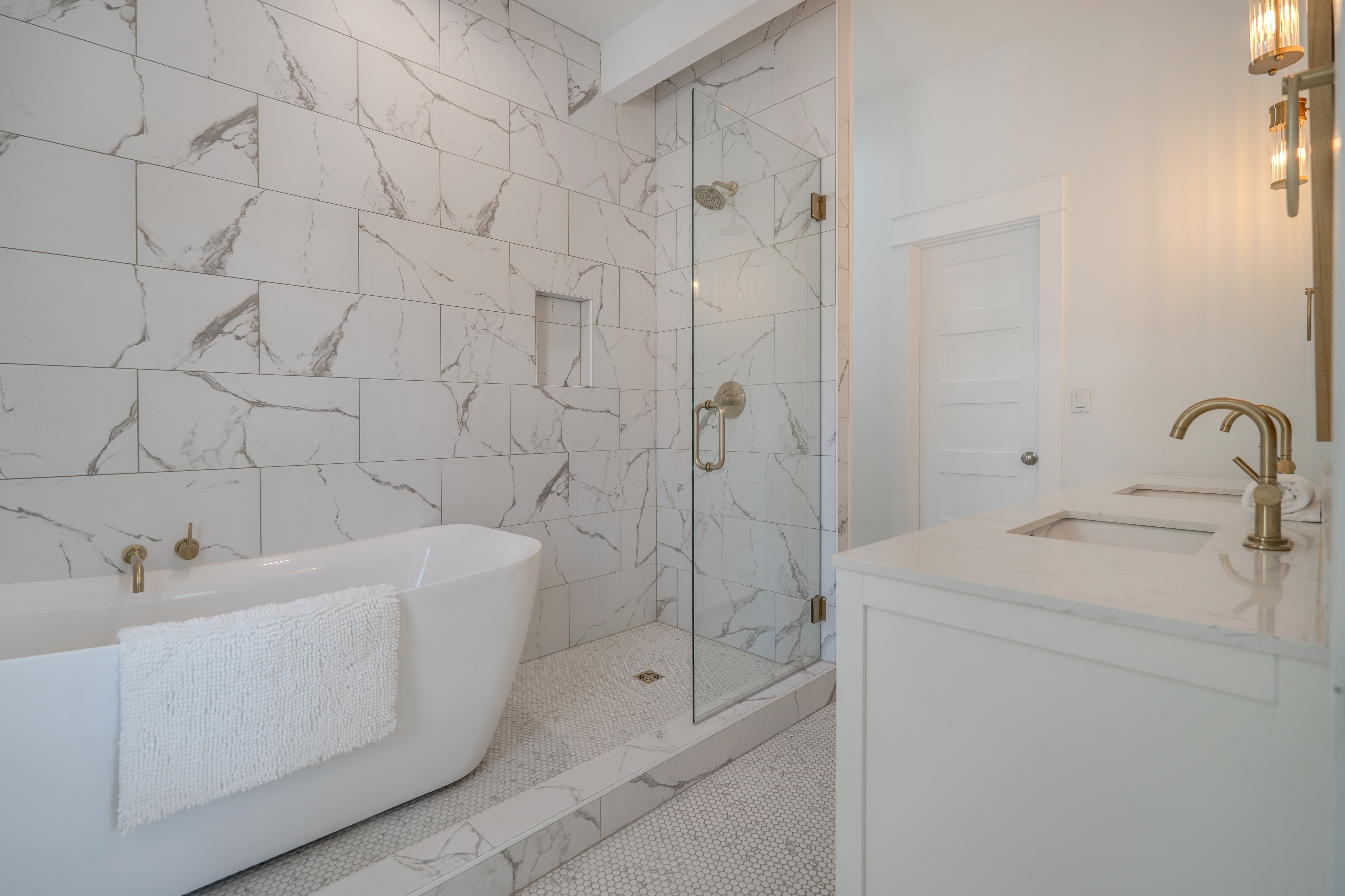 Primary Suite 2 ensuite bath with double vanity, shower and soaking tub