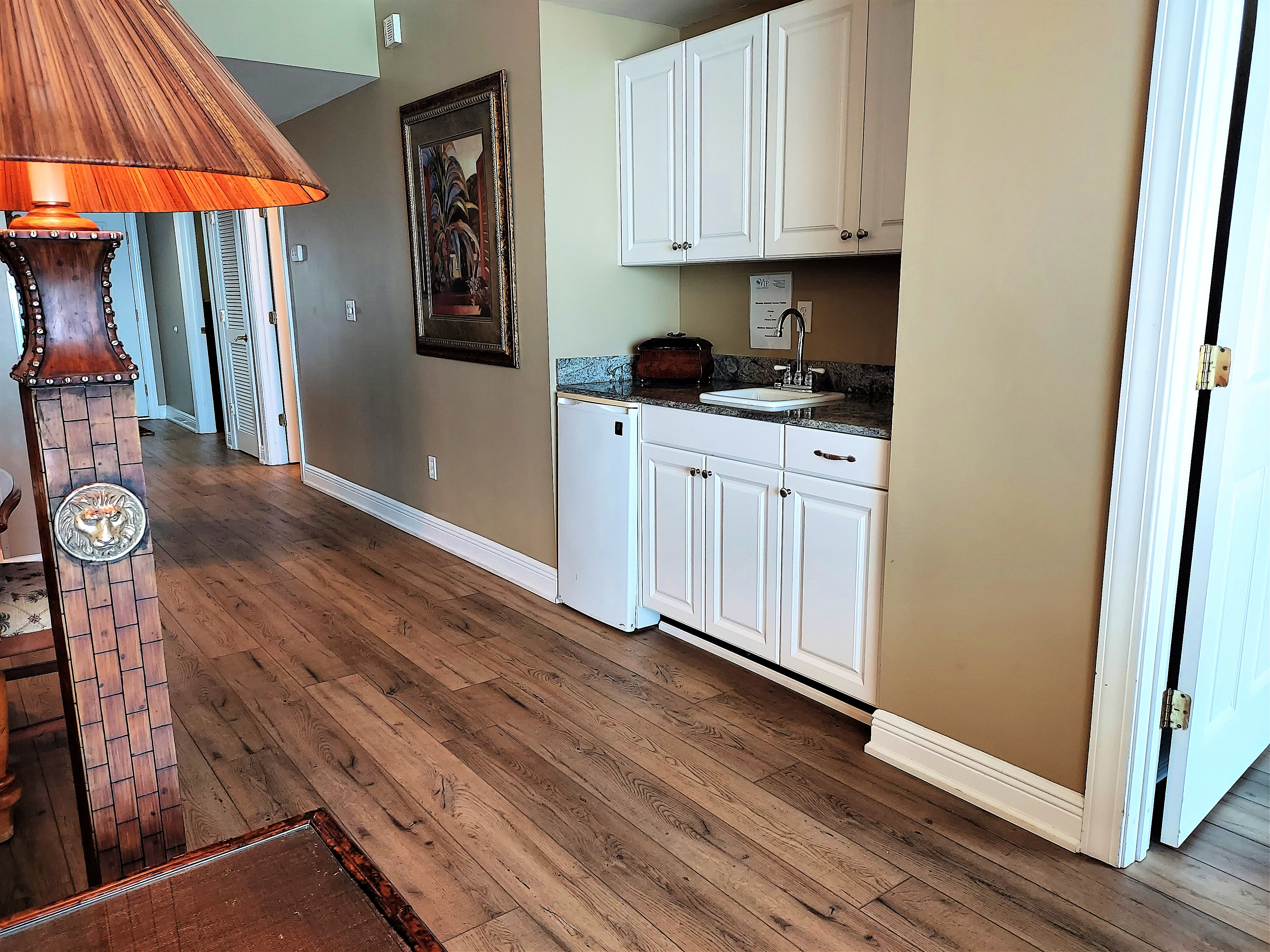 Wet Bar With Mini Fridge