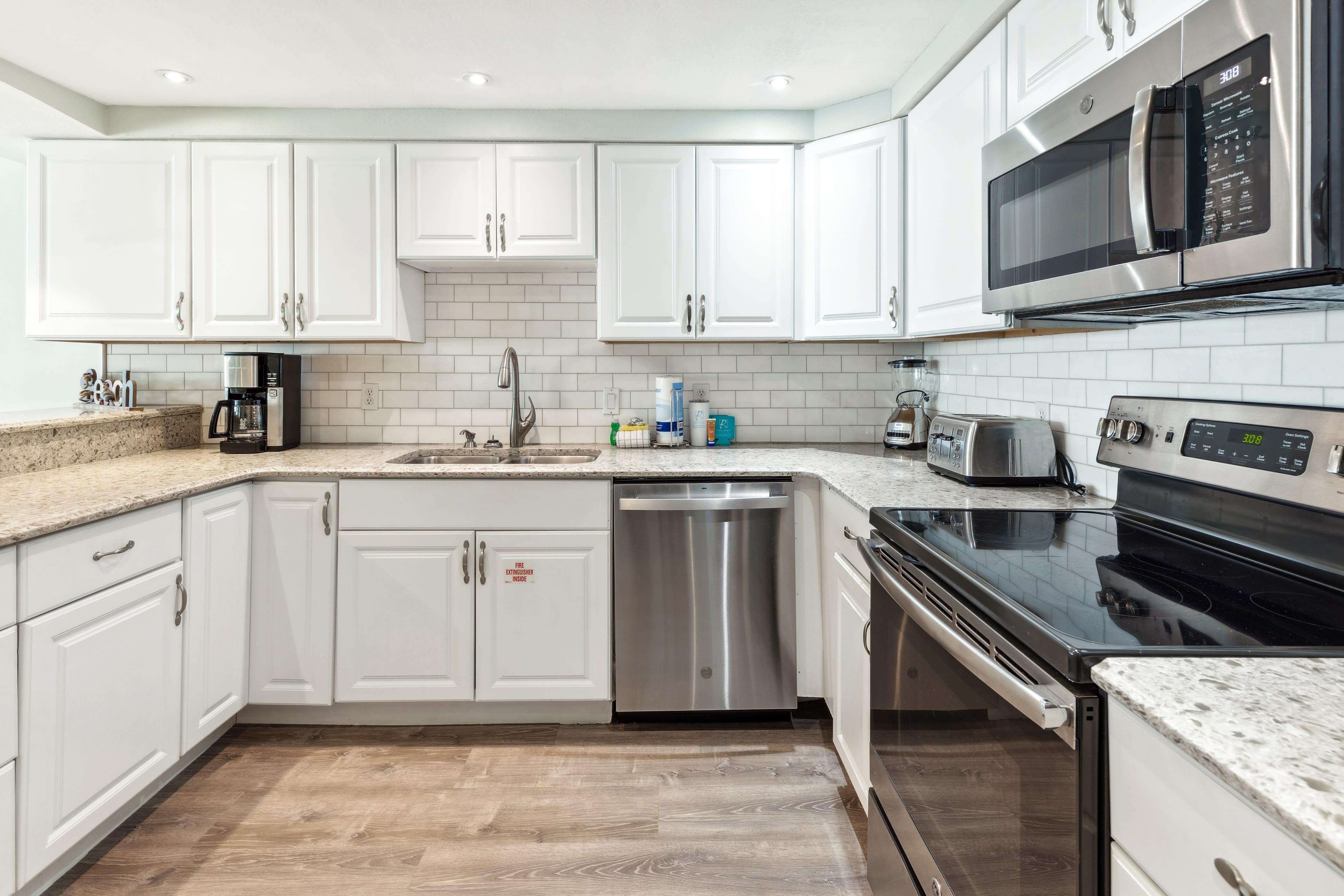 fully equipped kitchen - standard coffee maker