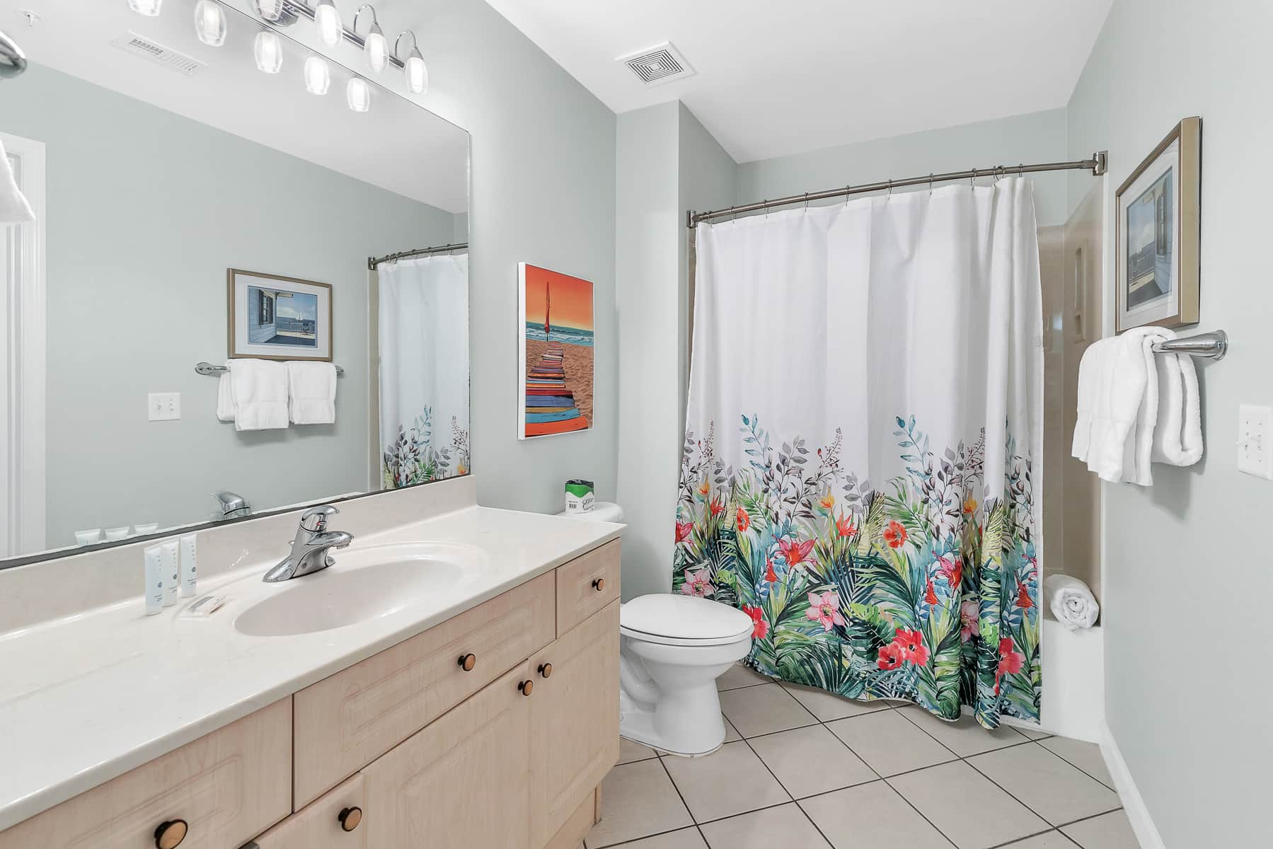 Full bathroom attached to guest suite (also accessible from the hall)