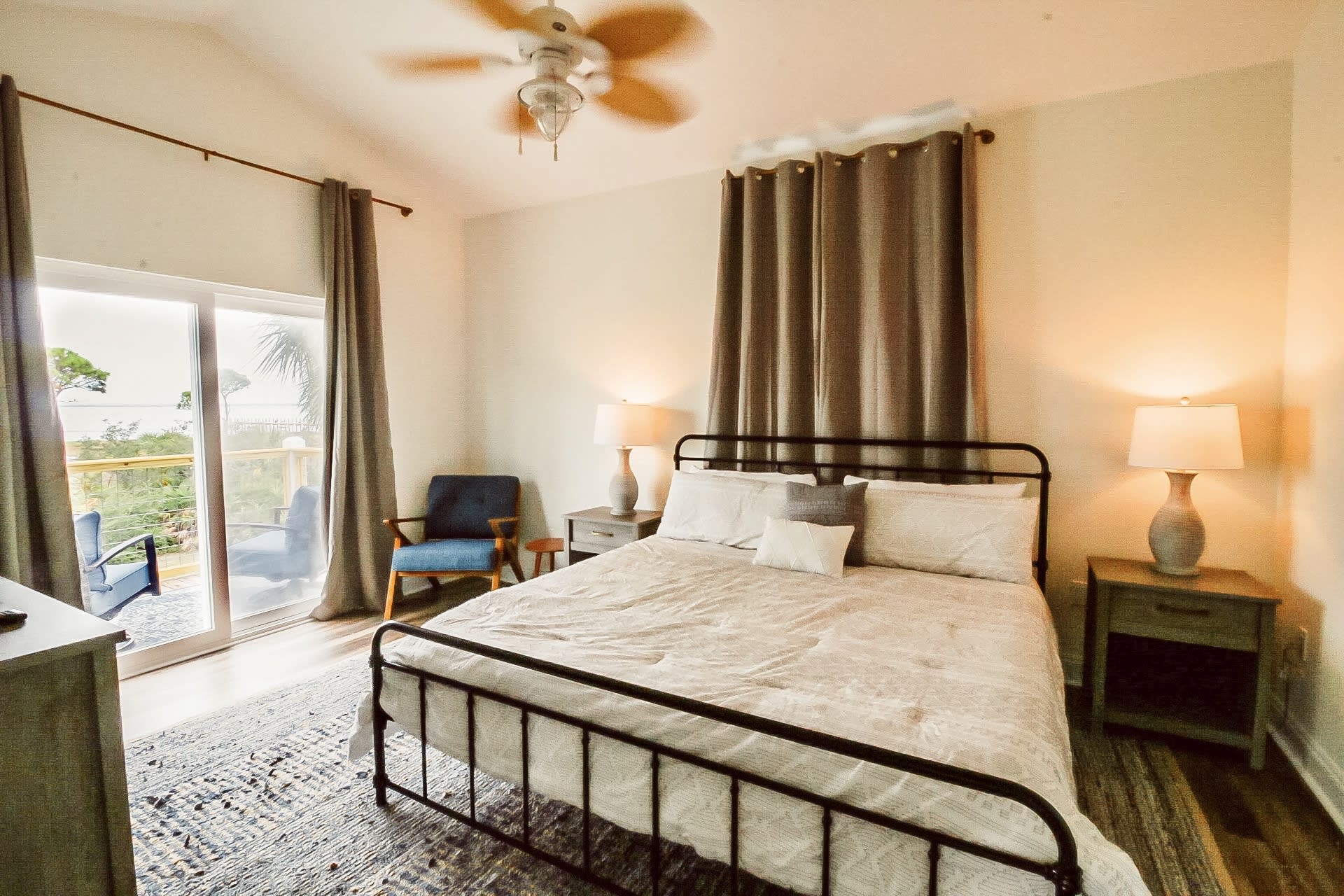 Master Bedroom w/Smart TV