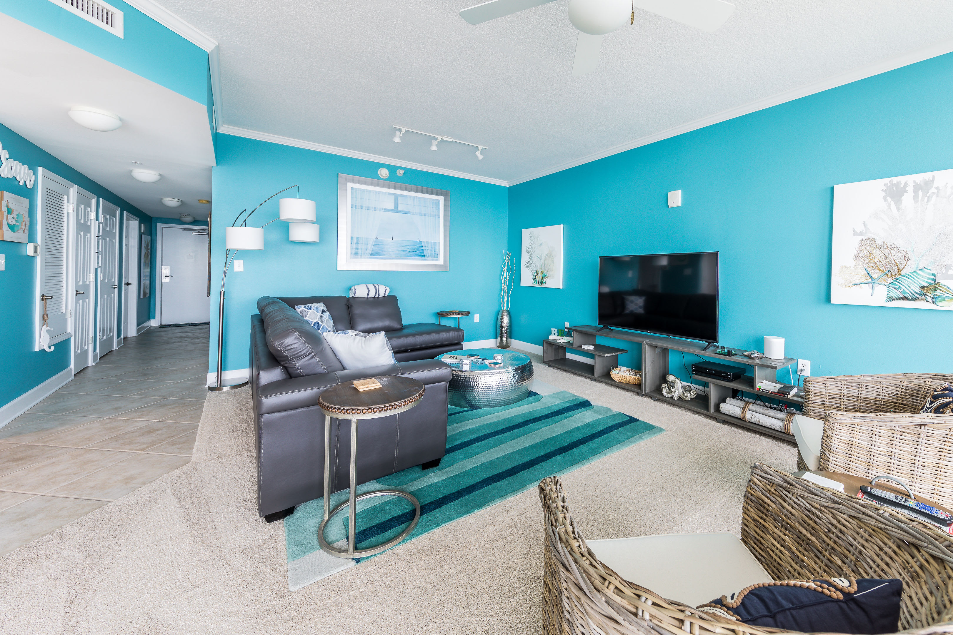 I love the blue walls, brings the beautiful emerald water inside!