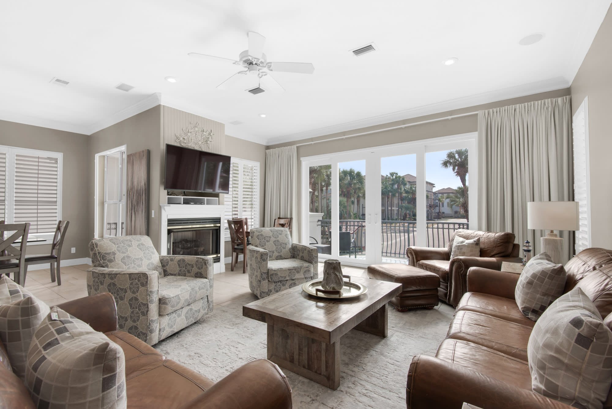 SPACIOUS MAIN FLOOR OPEN AREA 