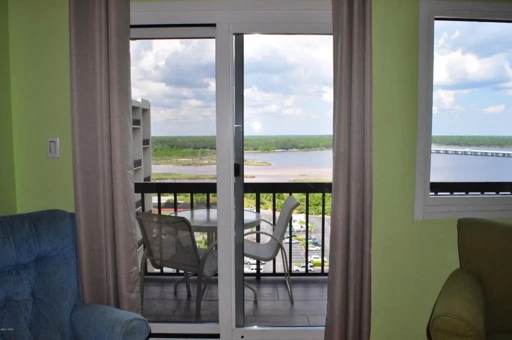 Living Room Patio with view of Lake Powell