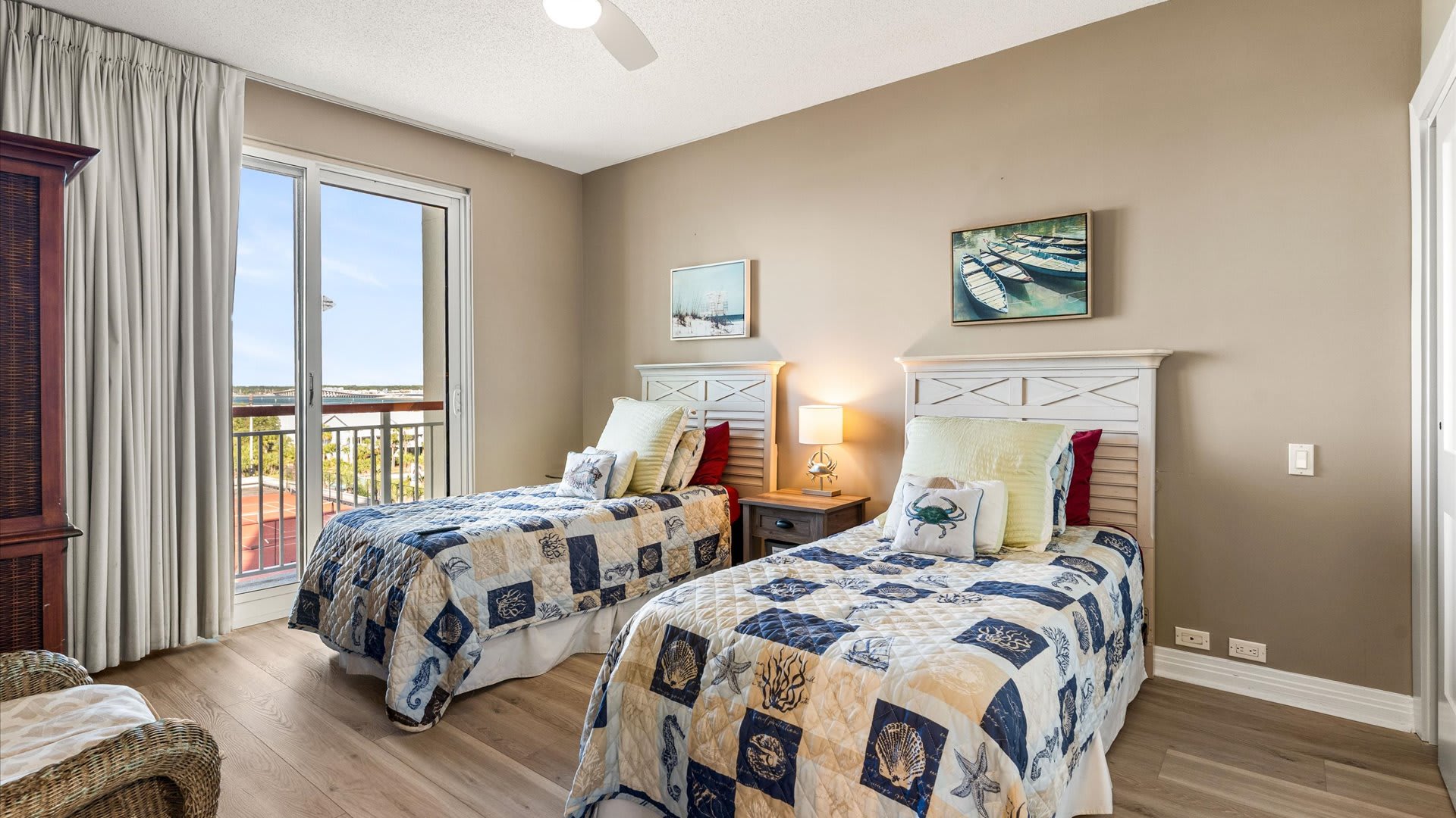 2 twin beds with private bathroom and juliet balcony