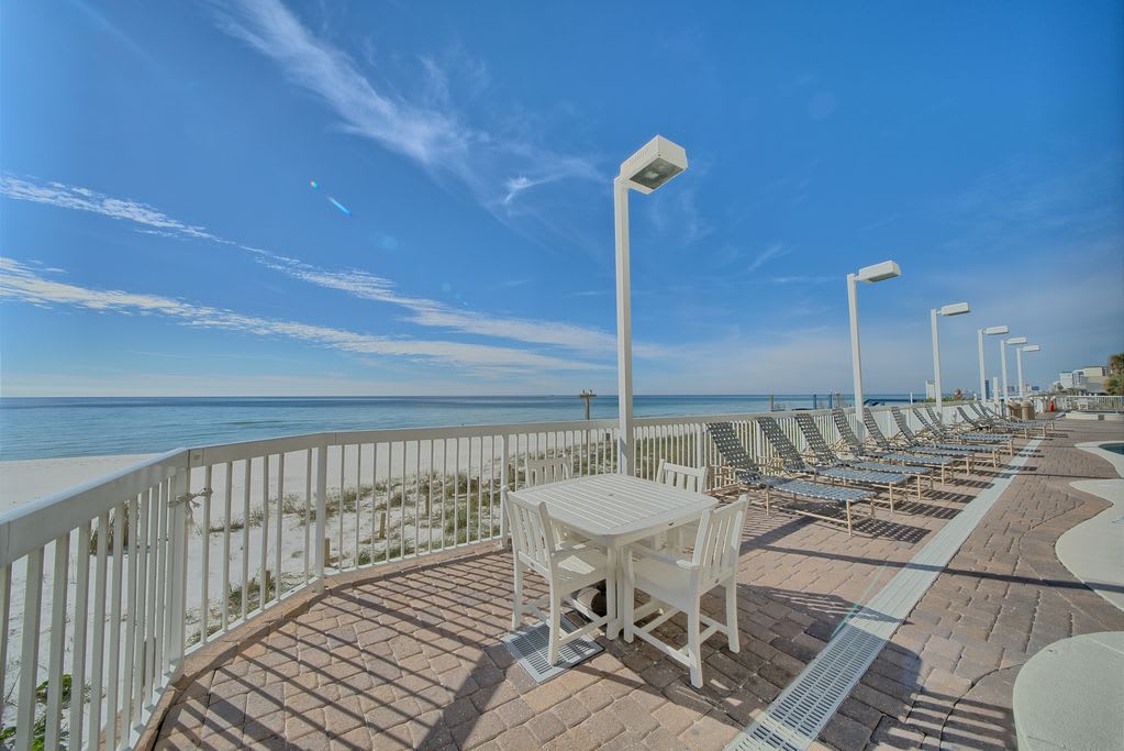 Lanai with two pool, plenty of lounge chairs and a hot tub!