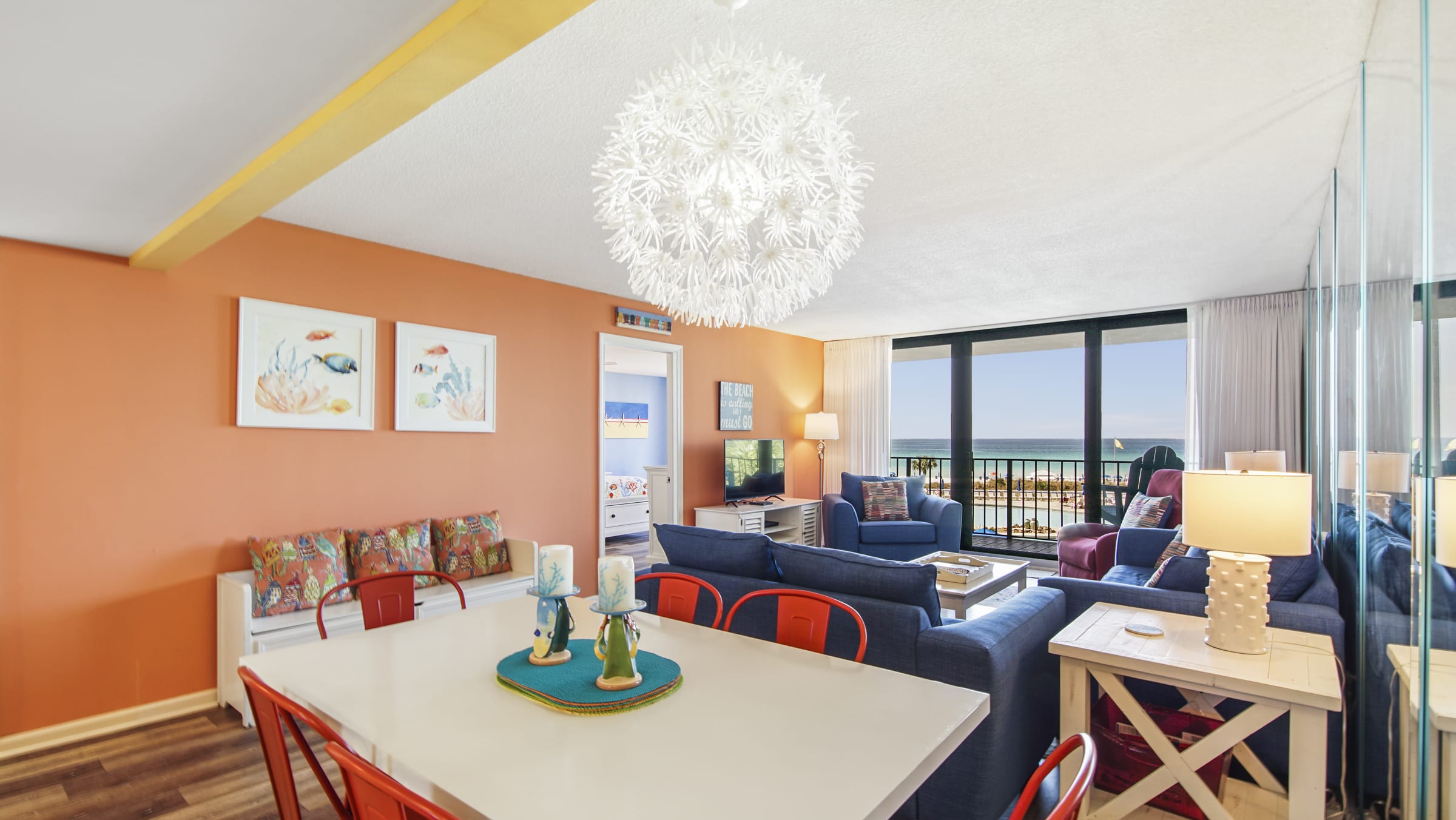 Dining with seating for 6 Dining with seating for 6