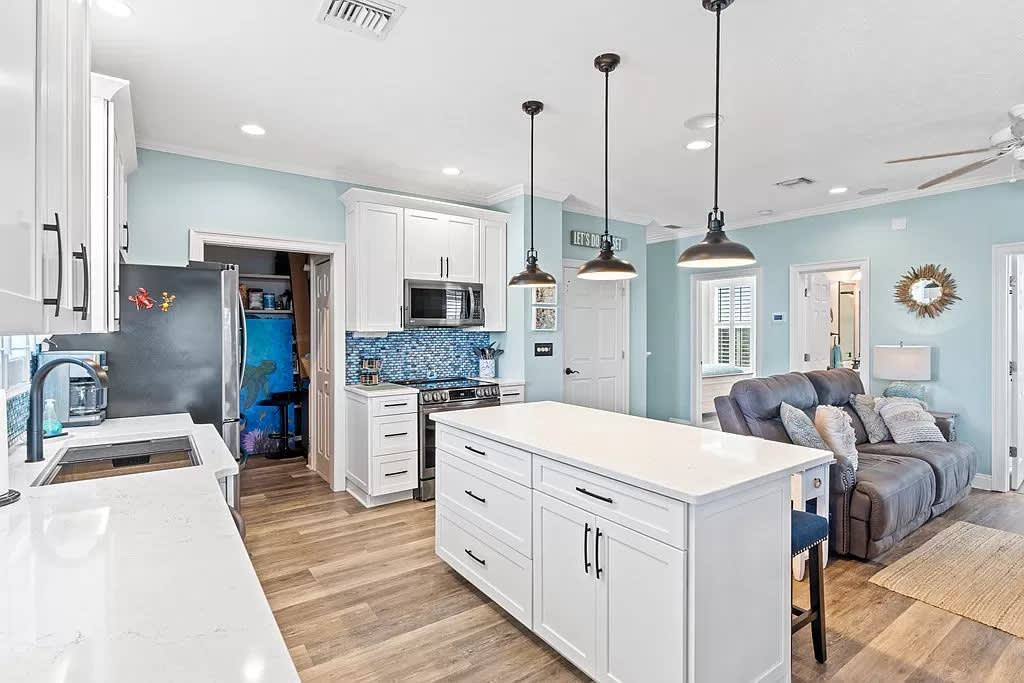 Fully Stocked Chef's Kitchen 