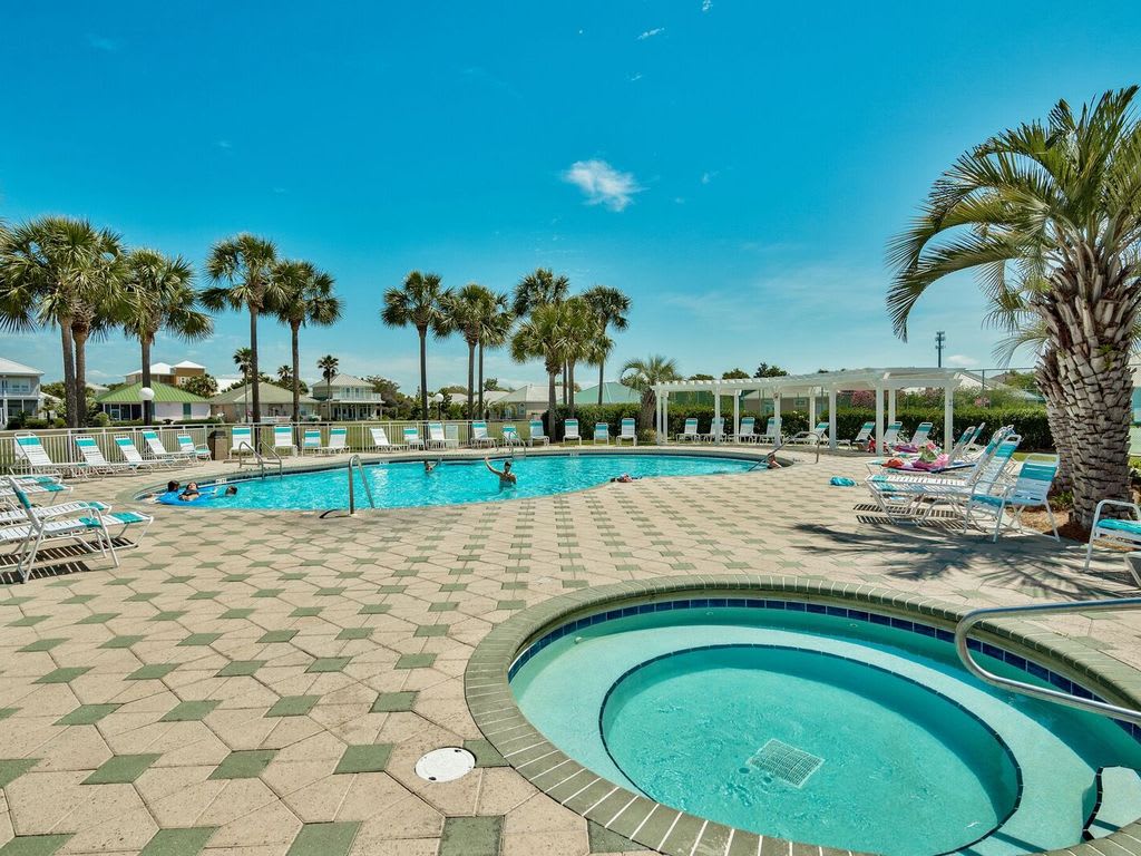 Maravilla Back Pool with Spa