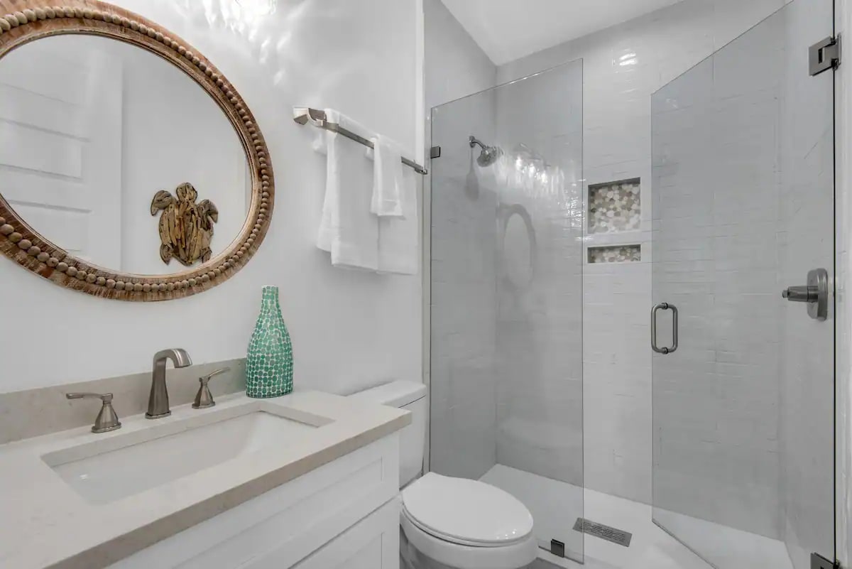 Driftwood-21 Bedroom 3 Bath. PIc 1. Daybed with trundle bed (sleeps 2) with quartz vanity and frameless glass shower