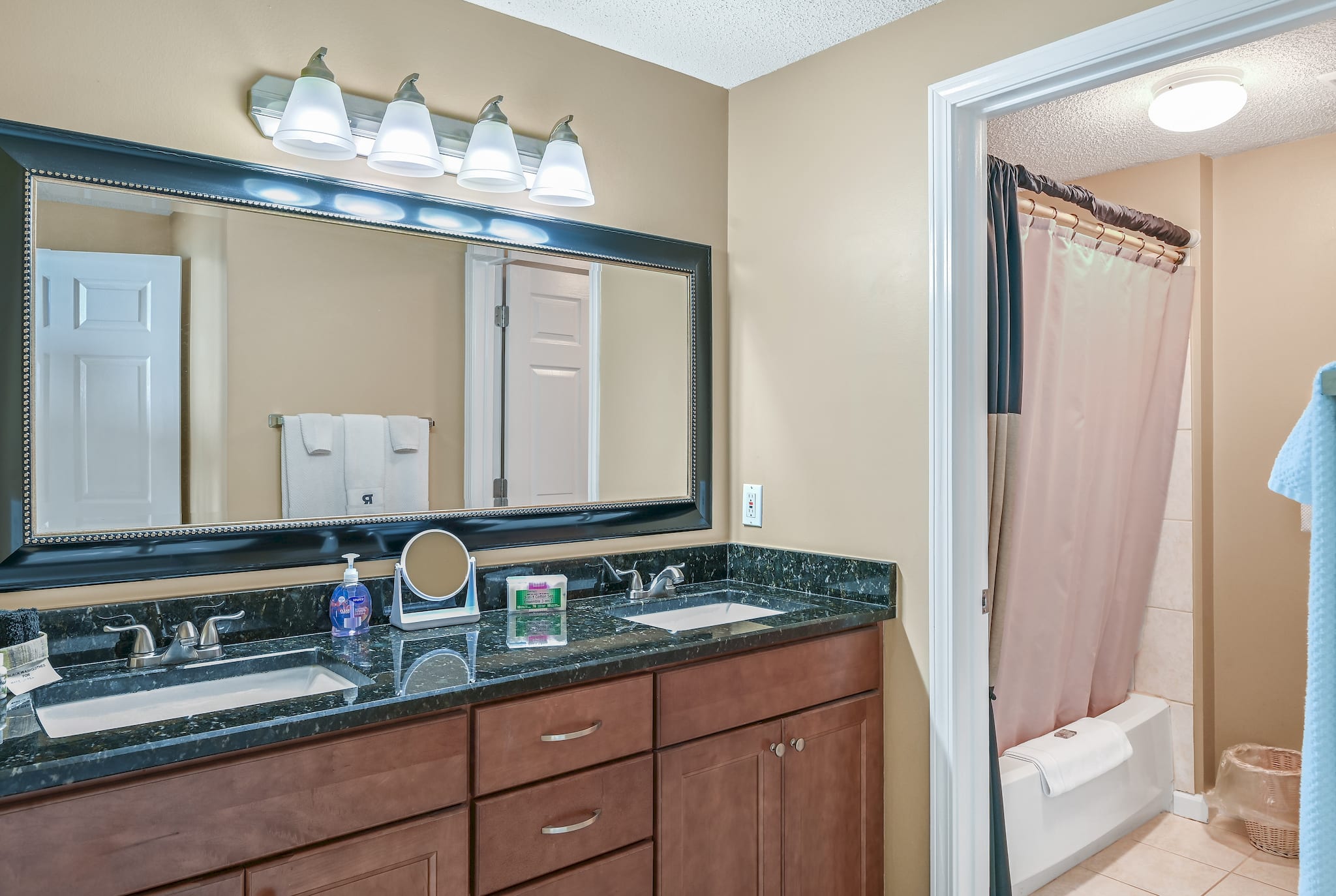 Master Bedroom Bathroom