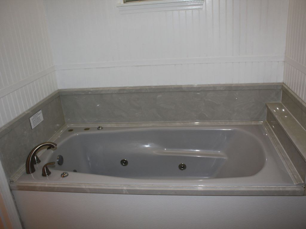 2nd Floor, Gulf Front Suite, King, 5th Bedroom, Full bath has a jacuzzi also