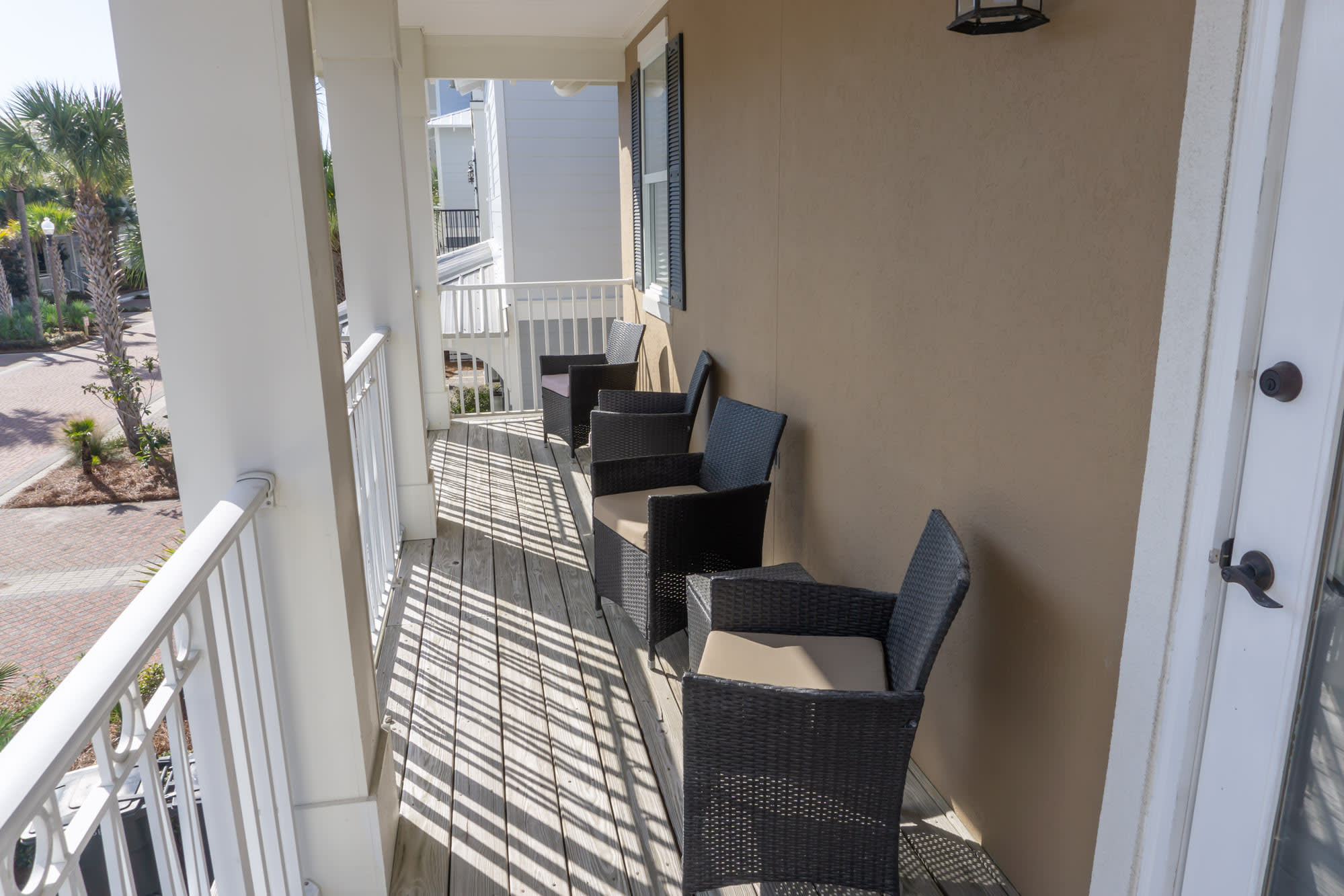 outdoor porch off upstairs queen master suite