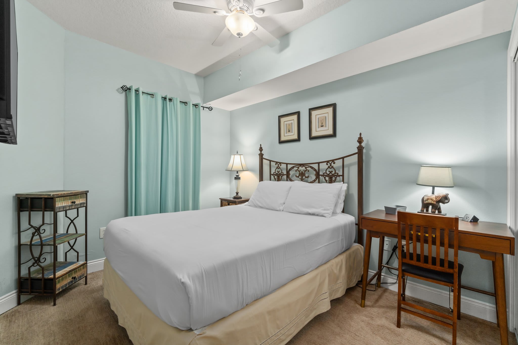 3rd bedroom with queen sized bed and desk - great remote work set up