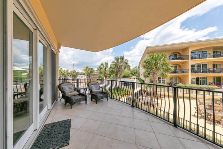 Over-sized private balcony