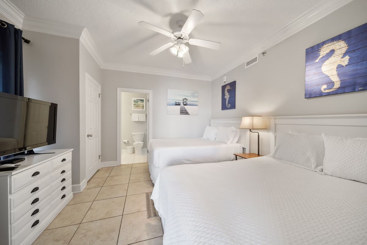 Bedroom 2 (two queen beds)