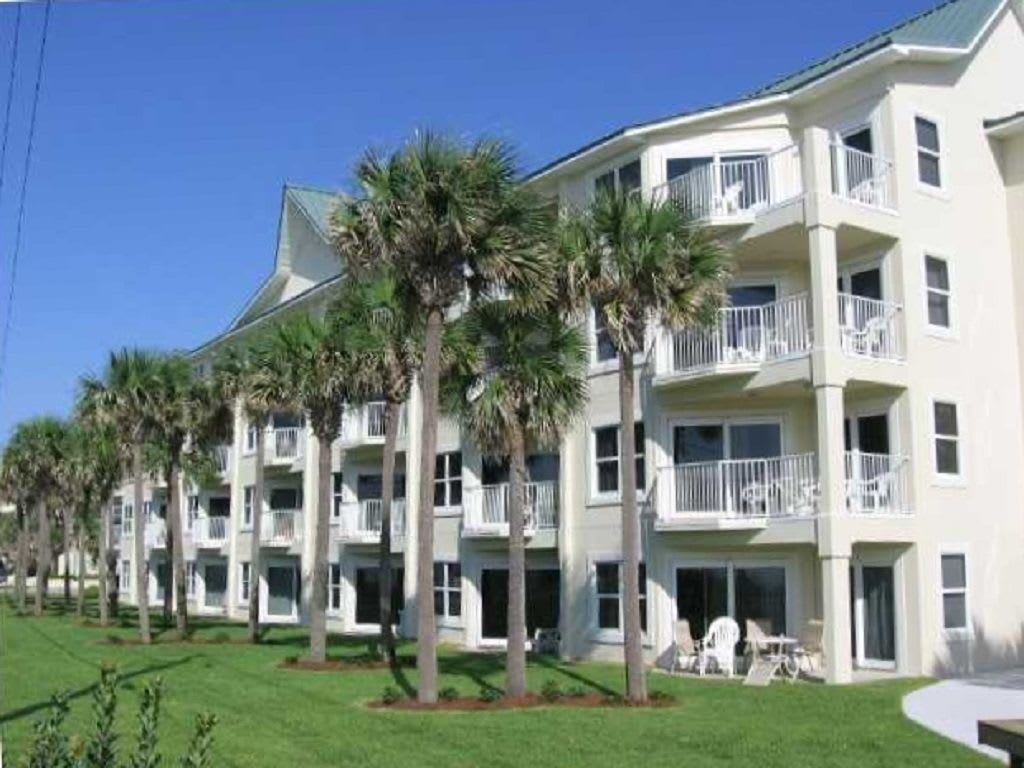 Maravilla 2202 Is Pet Friendly And Has Lots Of Green Space To Walk Your Dogs!