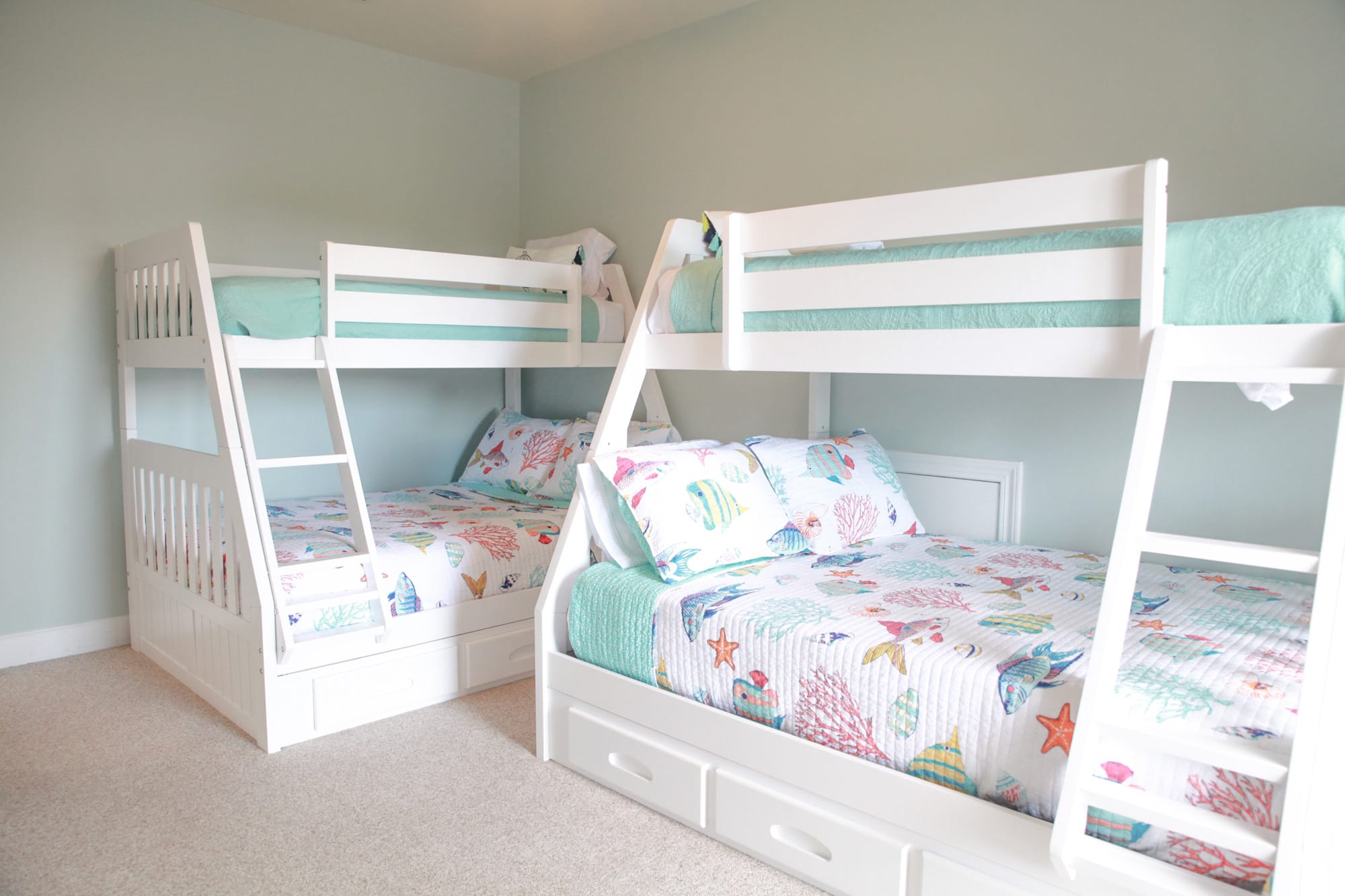 Double beds on bottom/twin beds on top