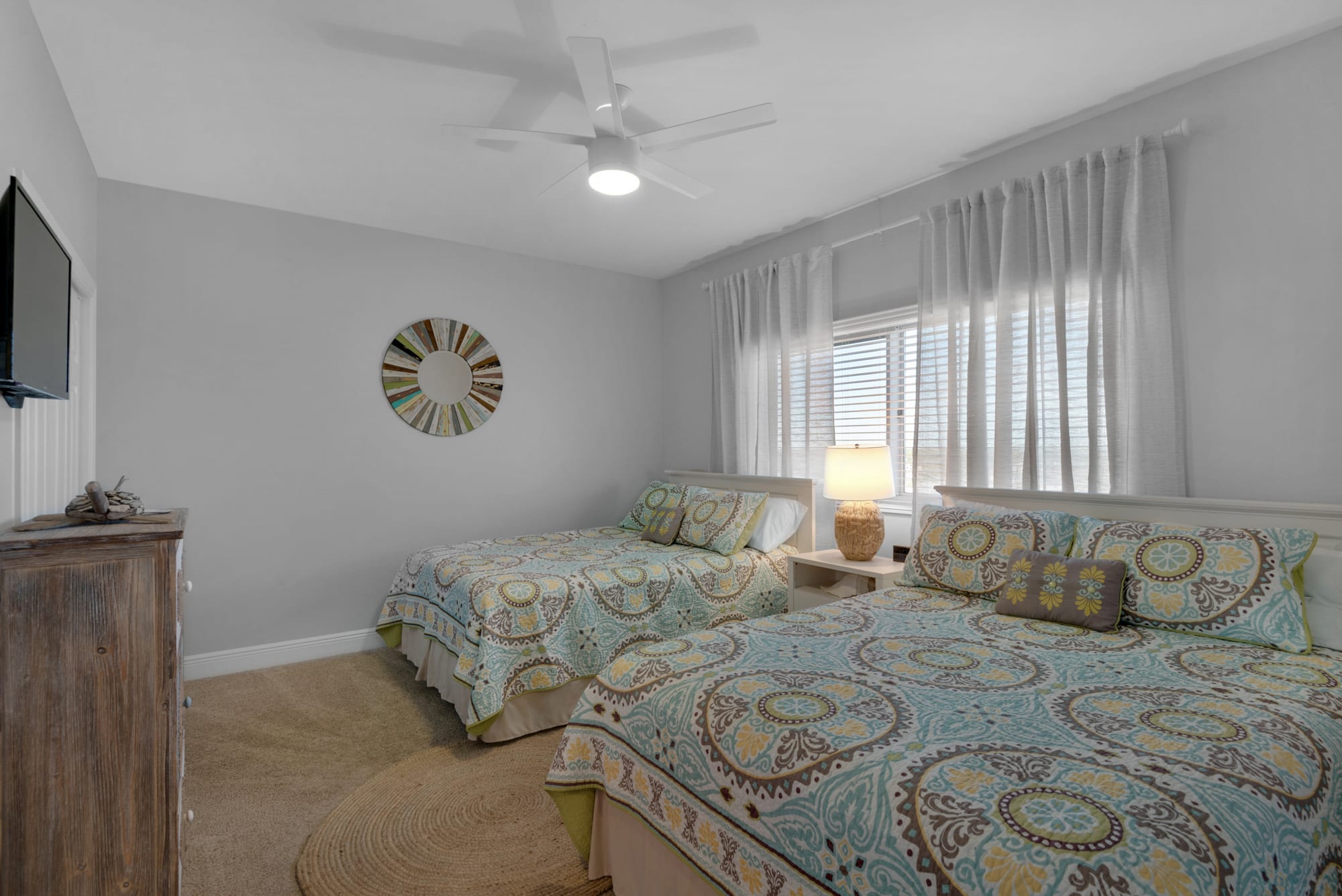 Guest room with 2 Queen beds