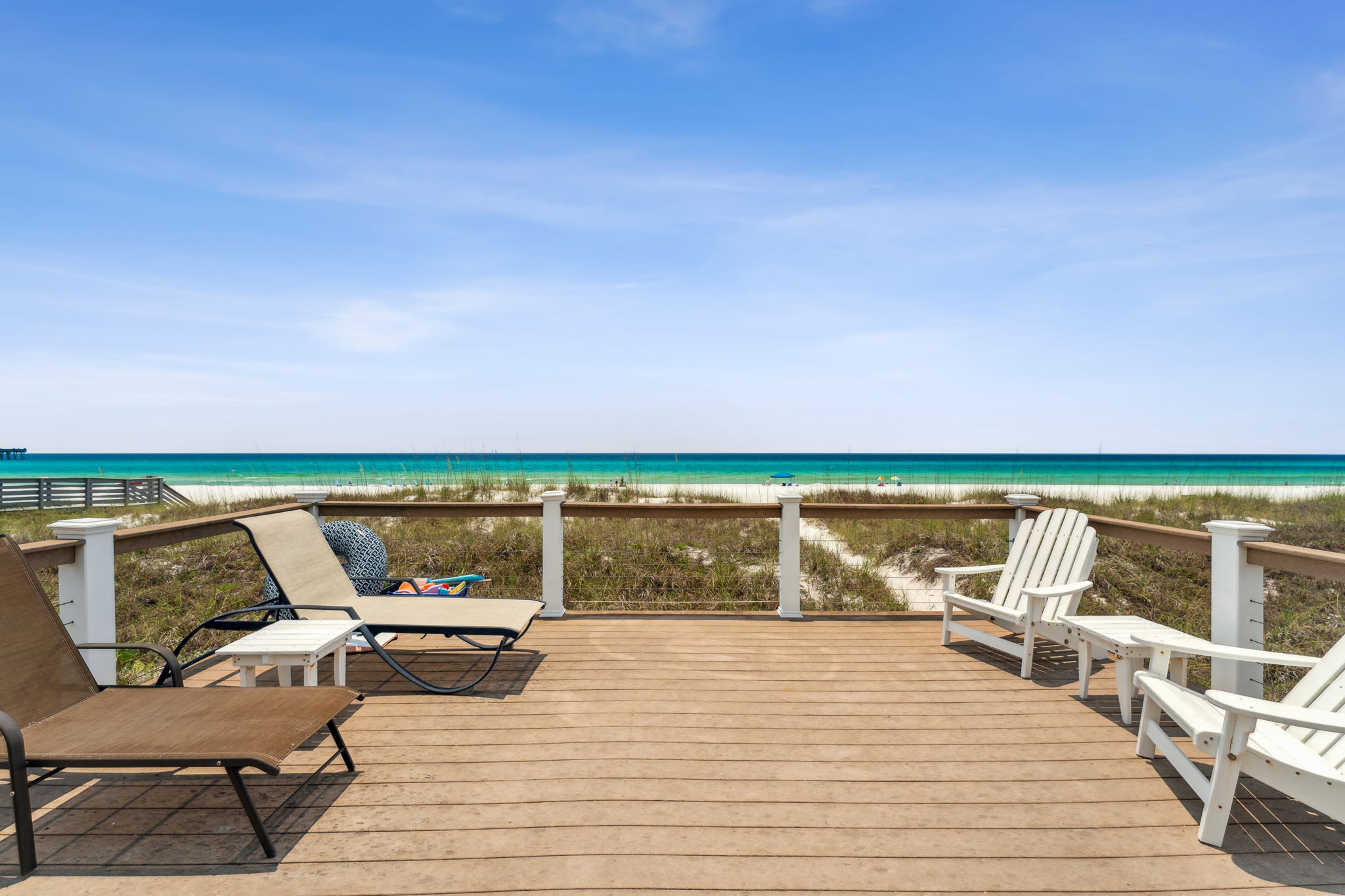 Tanning Deck between the house and the beach
