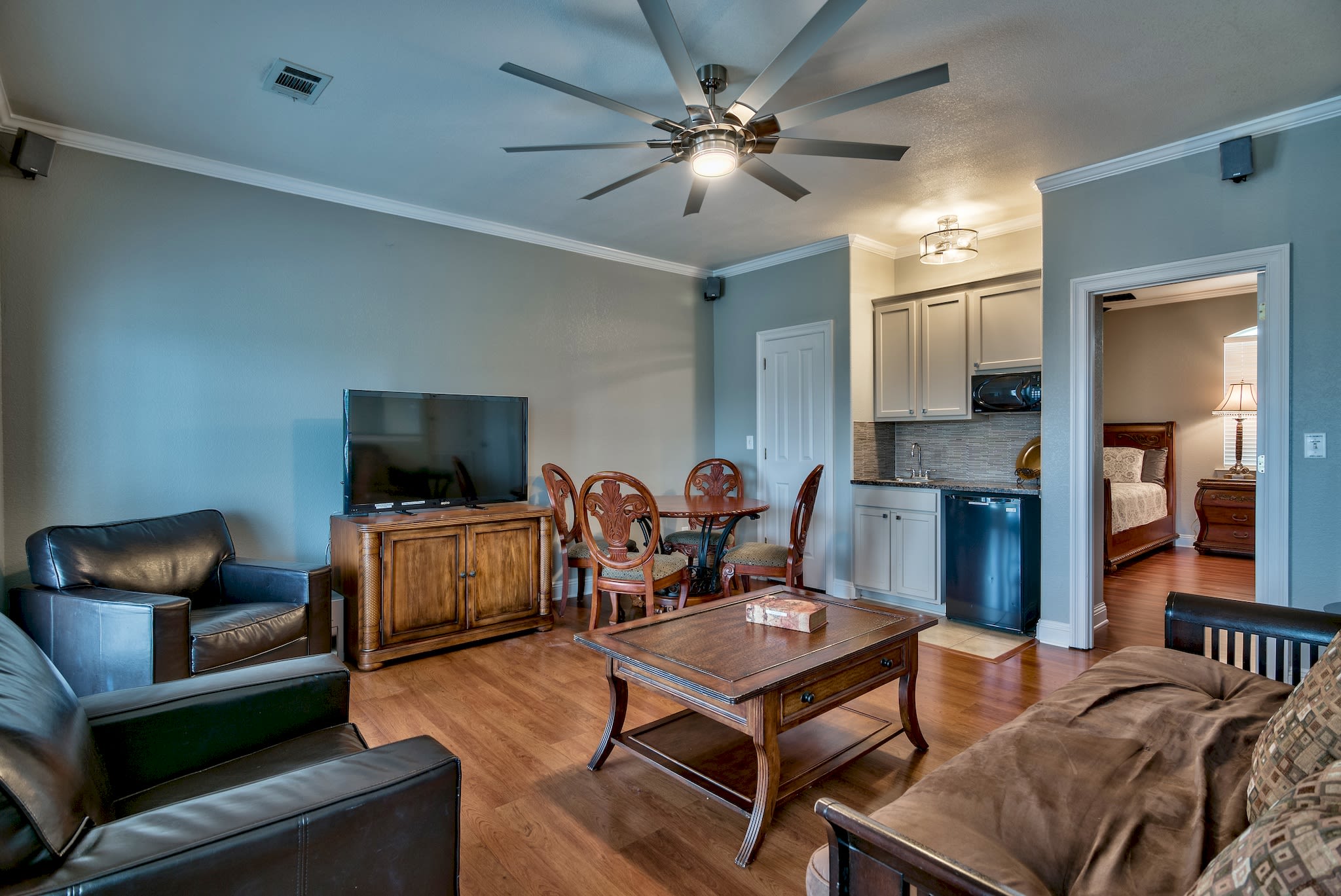 3rd Floor Game Room, Balcony, Kitchenette, bar, Futon sleeper, tv/dvd/stereo