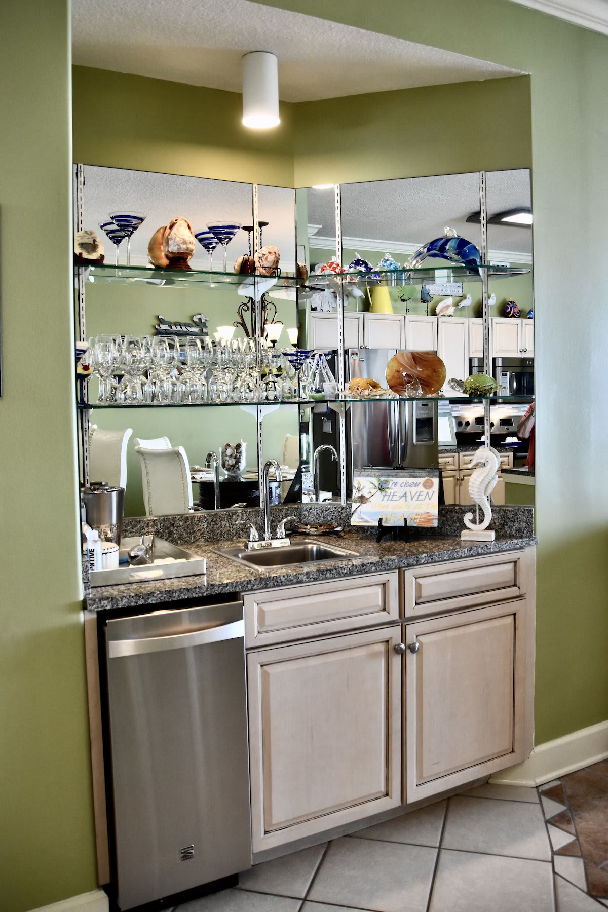 full wet bar with icemaker.. wonderful for the beach