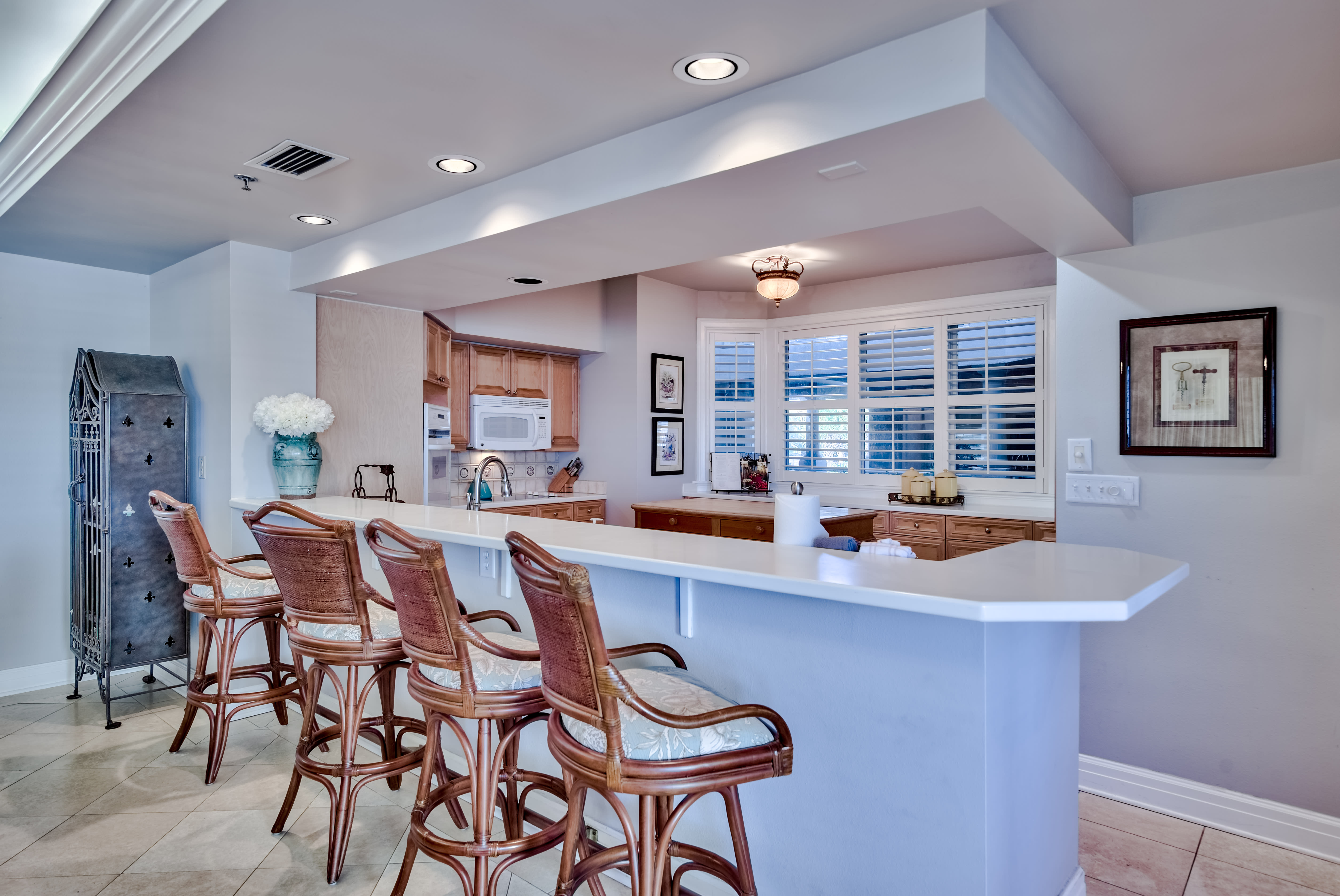 BAR COUNTERTOP SEATS 4