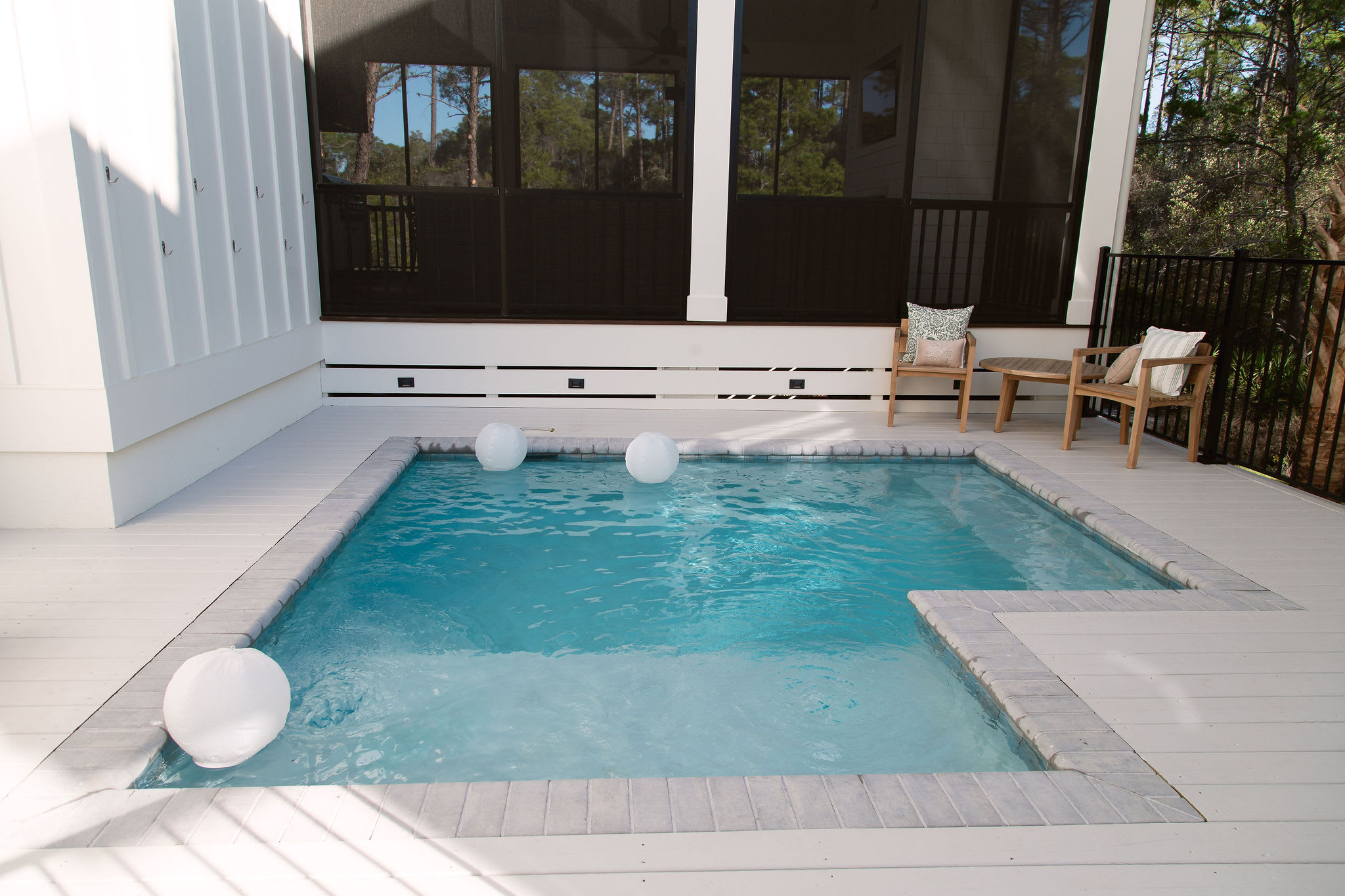 Heated private pool overlooking nature preserve - sunbathing ledges &amp; bubblers! 
