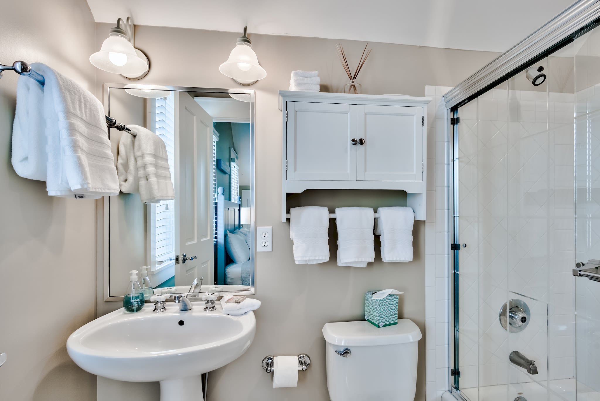 2nd floor king bedroom full bathroom