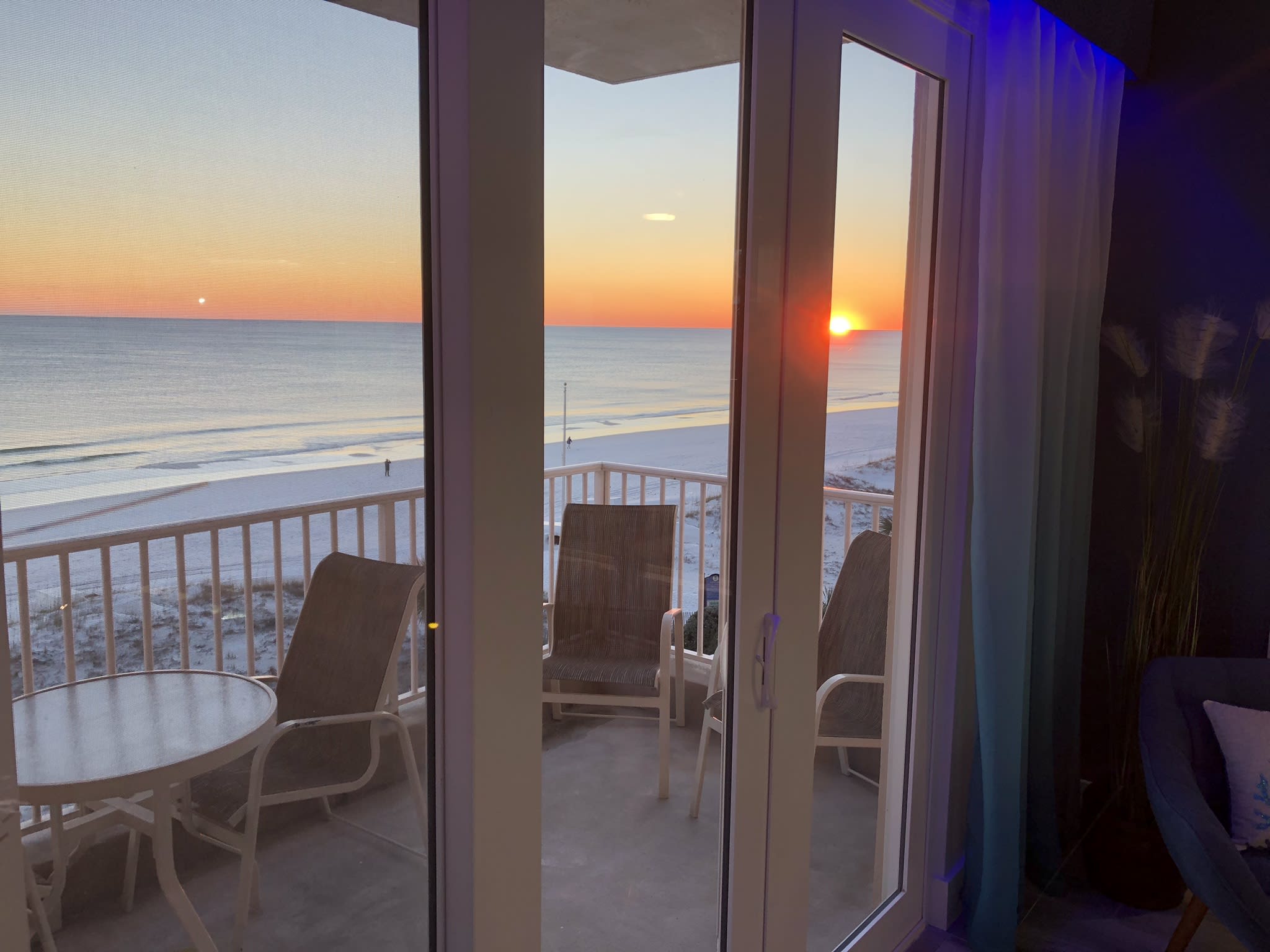 Watch the endless sunsets from your westernly view daily 